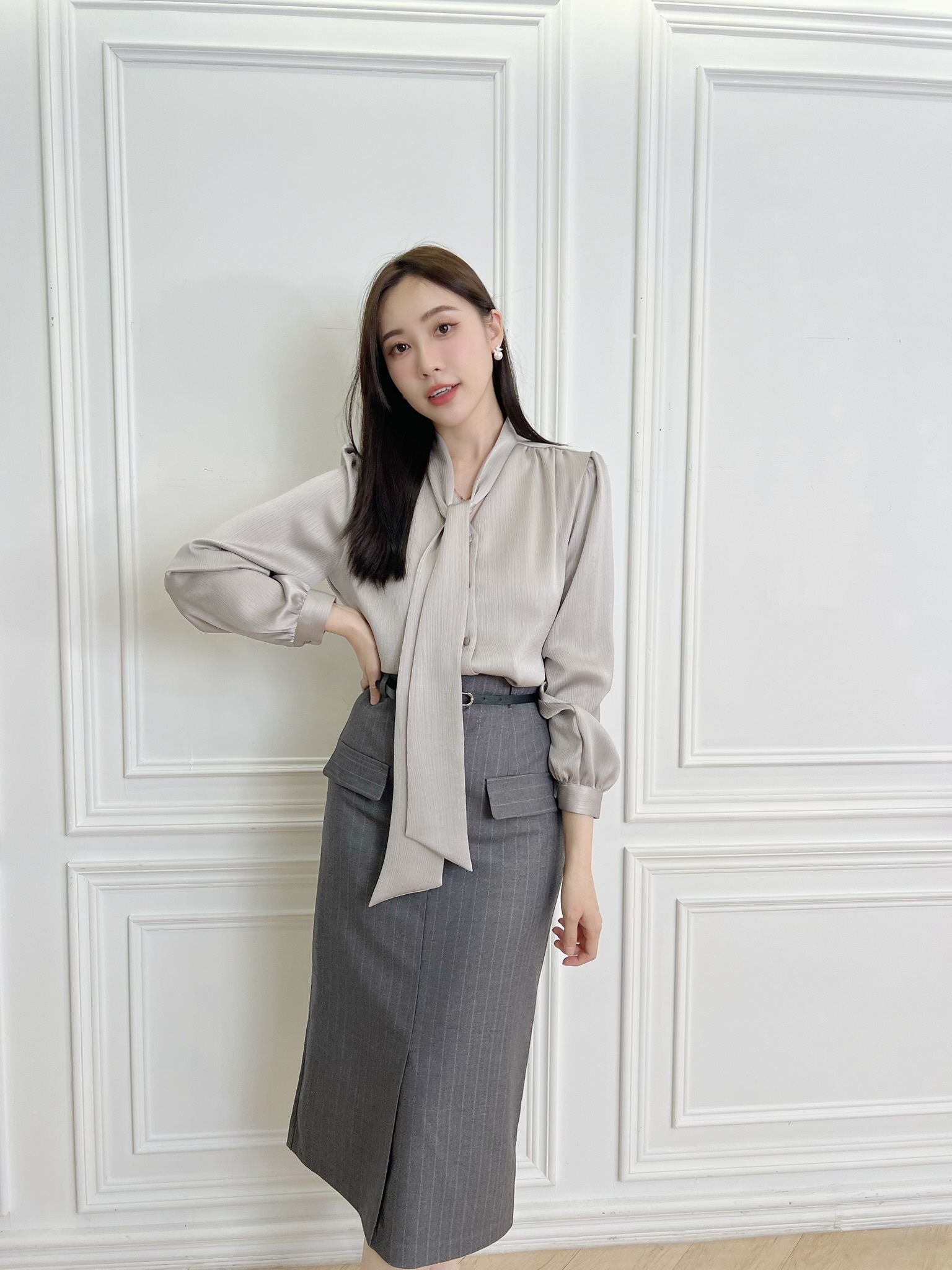 女神範!細緻紋路領巾襯衫