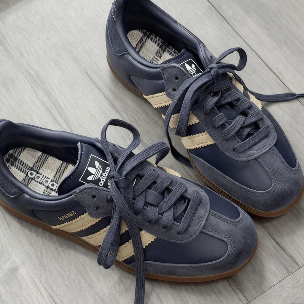 【Pre-Order】Adidas Samba OG “Navy Beige / Blue Check Gum” (Unisex) JR0894