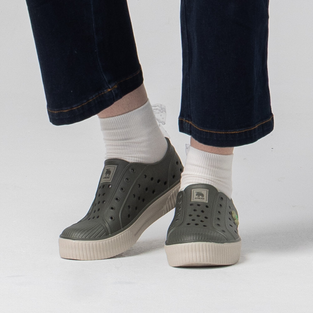 雙色洞洞餅乾水鞋 (橄欖綠)