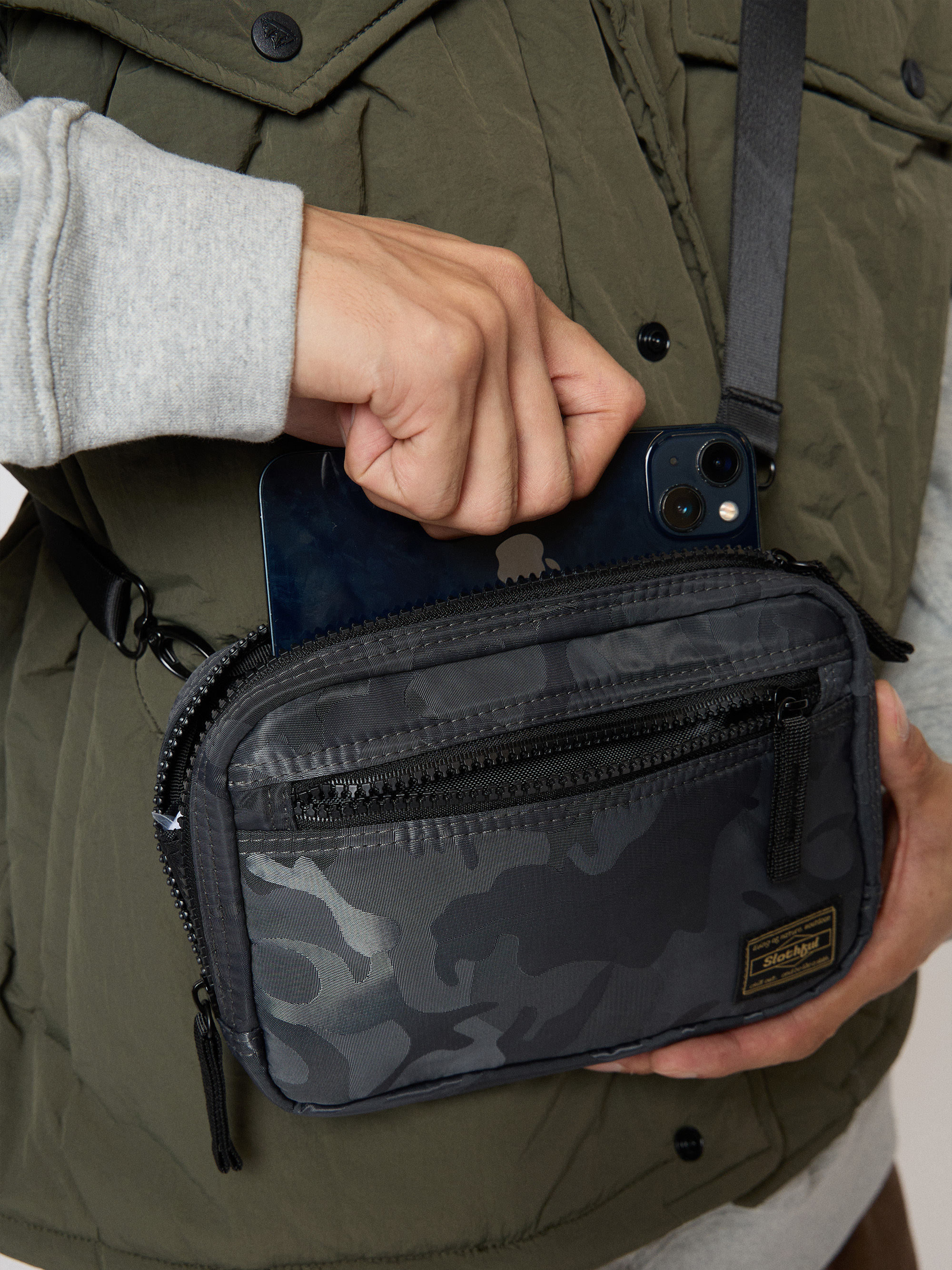 Urban Active 防潑水斜背包