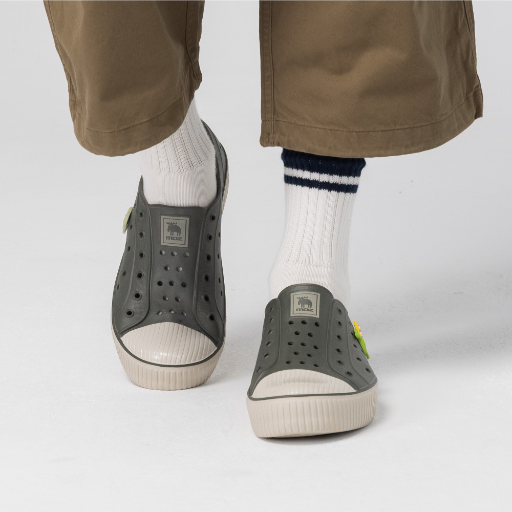 雙色洞洞餅乾水鞋 (奶蓋橄欖綠)