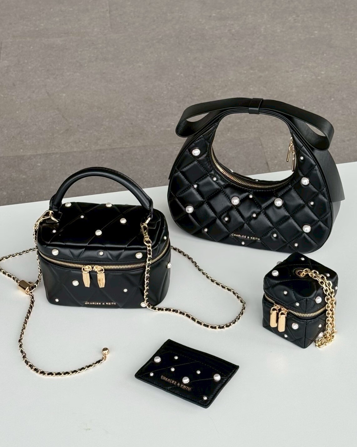 CHARLES & KEITH 小CK 聖誕限定 Janie 珍珠 黑菱格 卡夾 手提包 肩背包 鍊條包