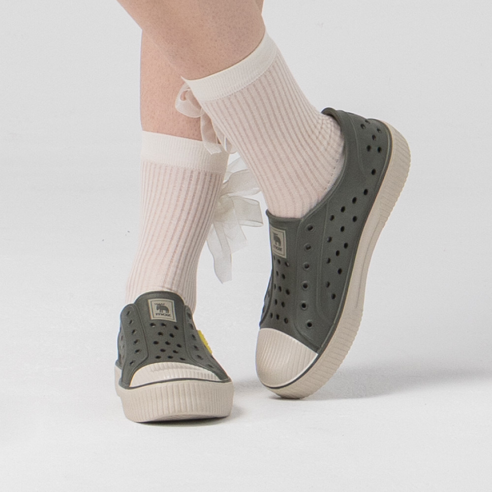 雙色洞洞餅乾水鞋 (奶蓋橄欖綠)