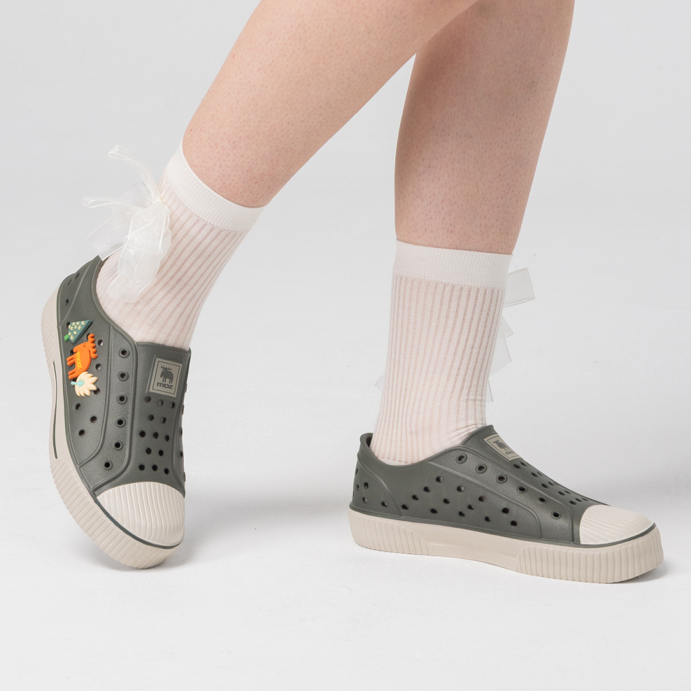 雙色洞洞餅乾水鞋 (奶蓋橄欖綠)