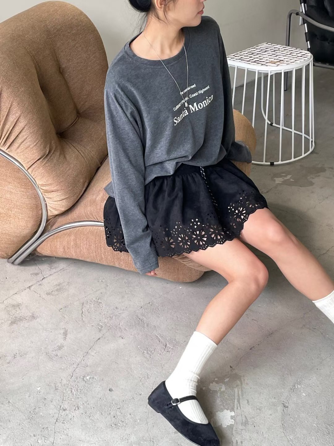 洞洞花絨面短裙