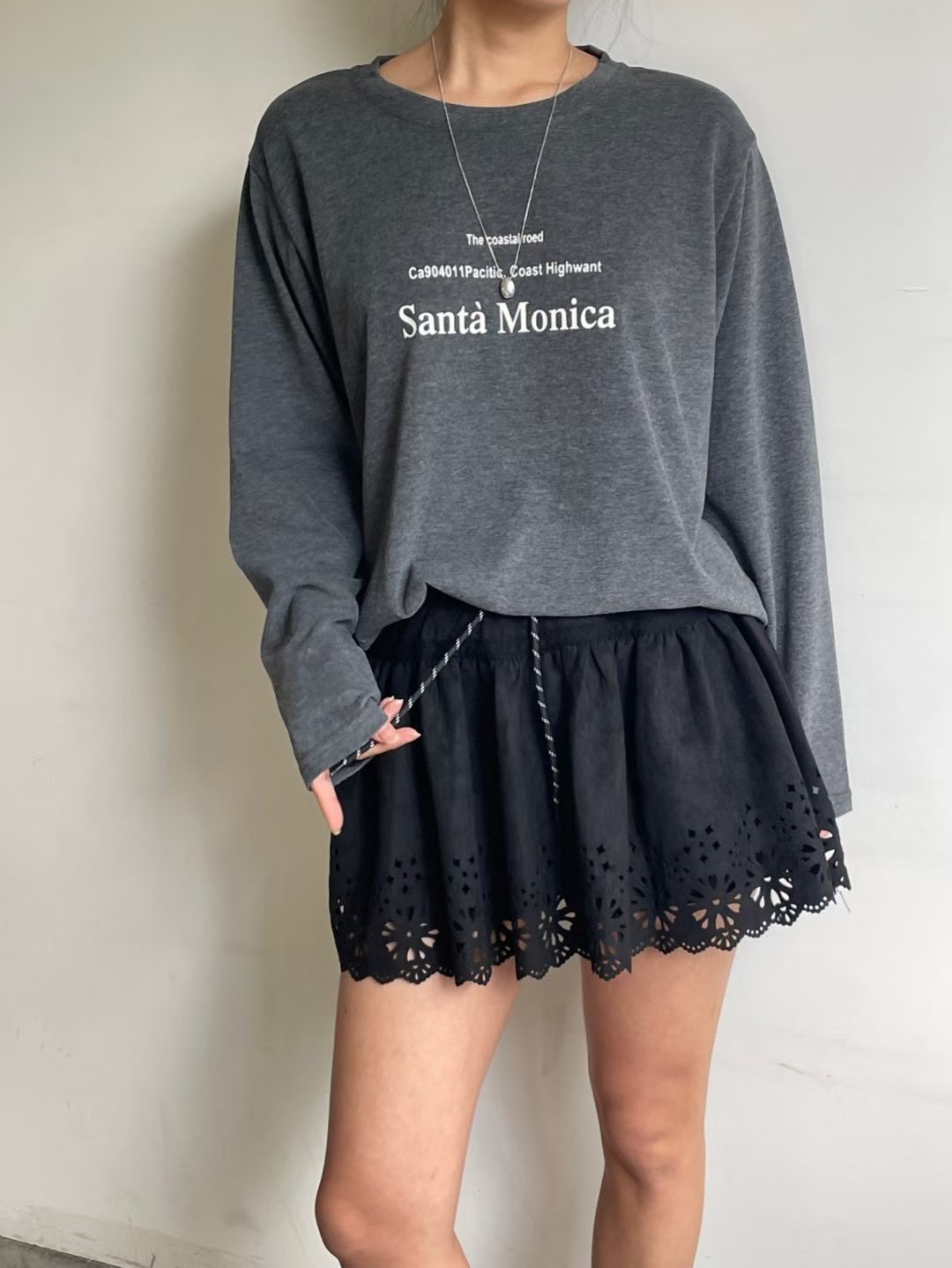 洞洞花絨面短裙