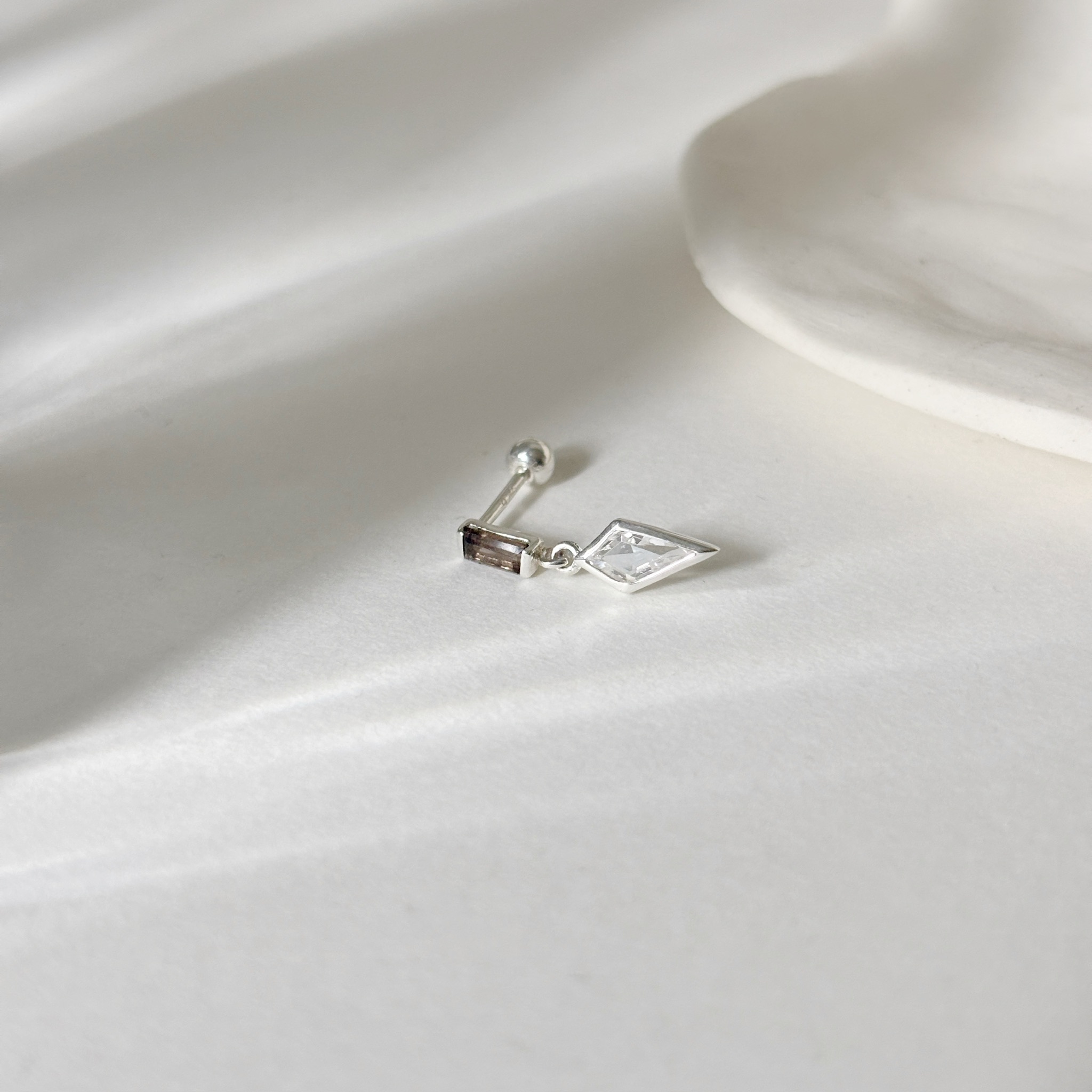 晃晃箏形白茶水晶轉珠耳環