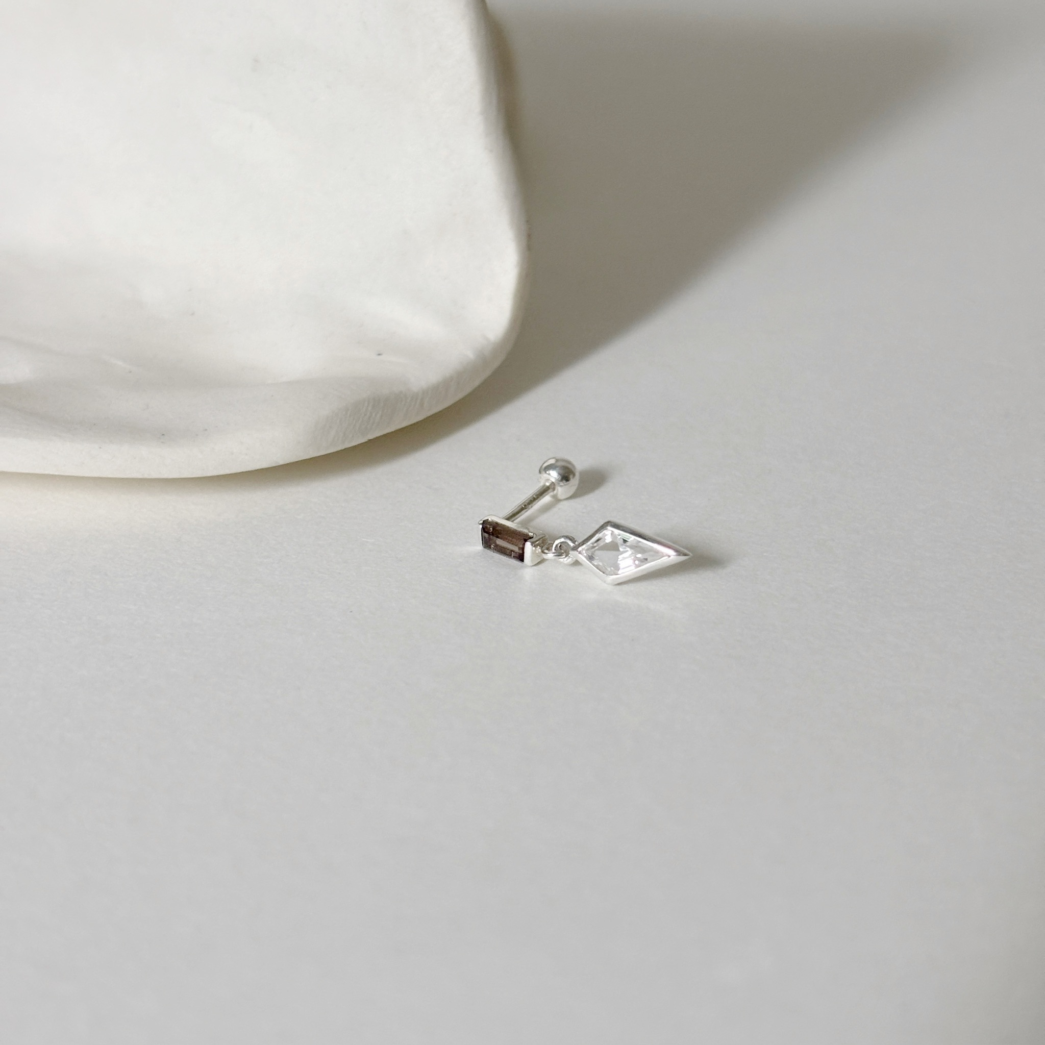 晃晃箏形白茶水晶轉珠耳環