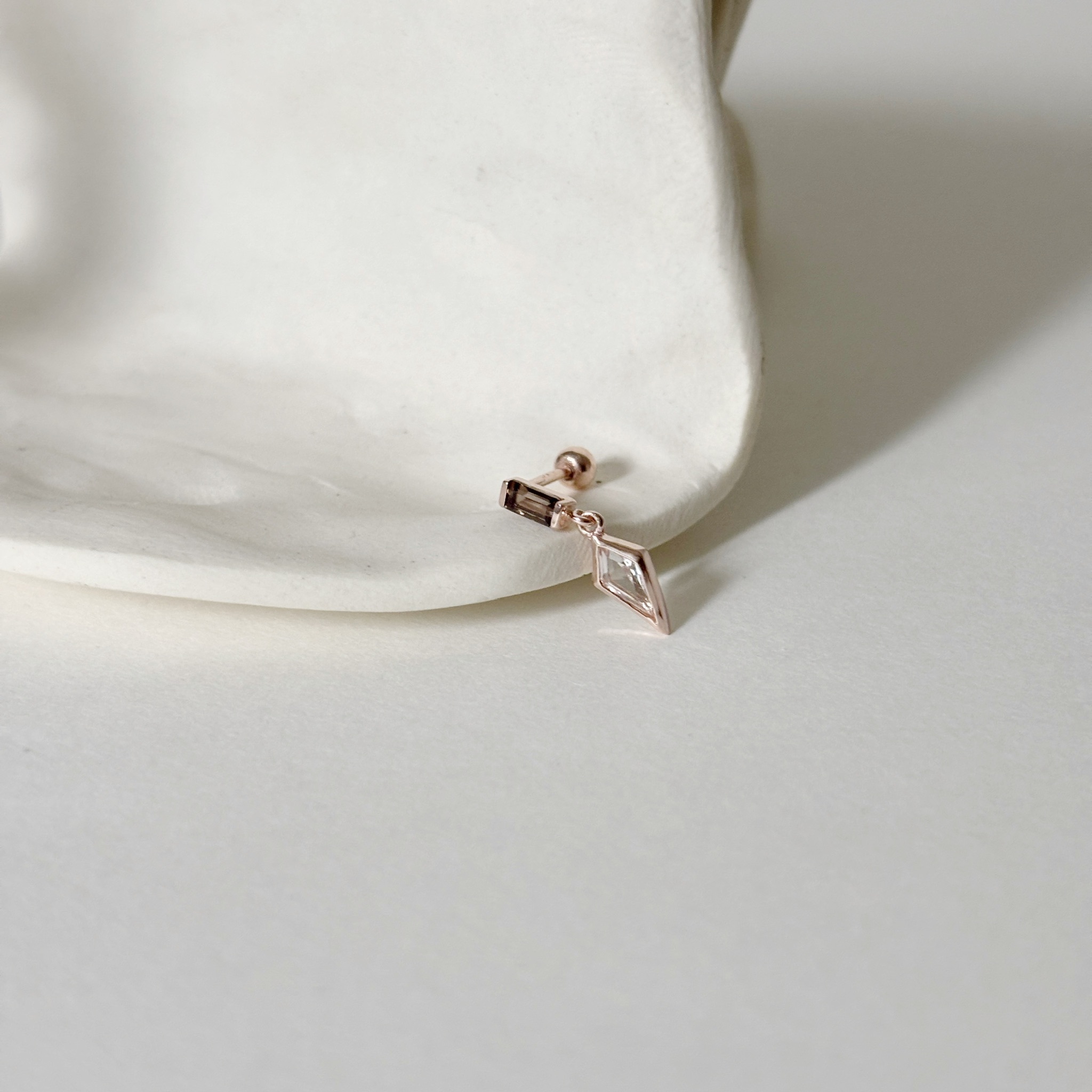 晃晃箏形白茶水晶轉珠耳環