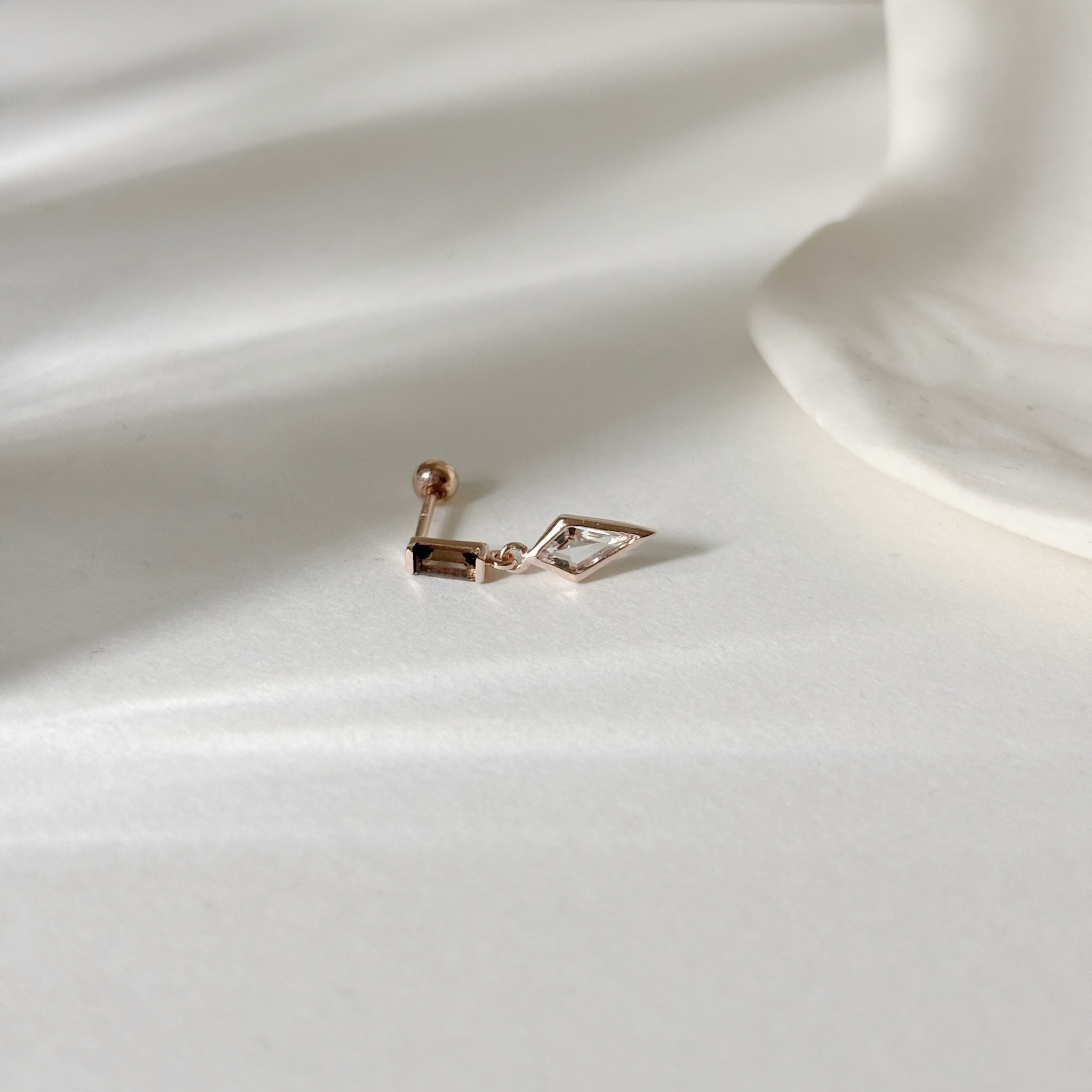 晃晃箏形白茶水晶轉珠耳環