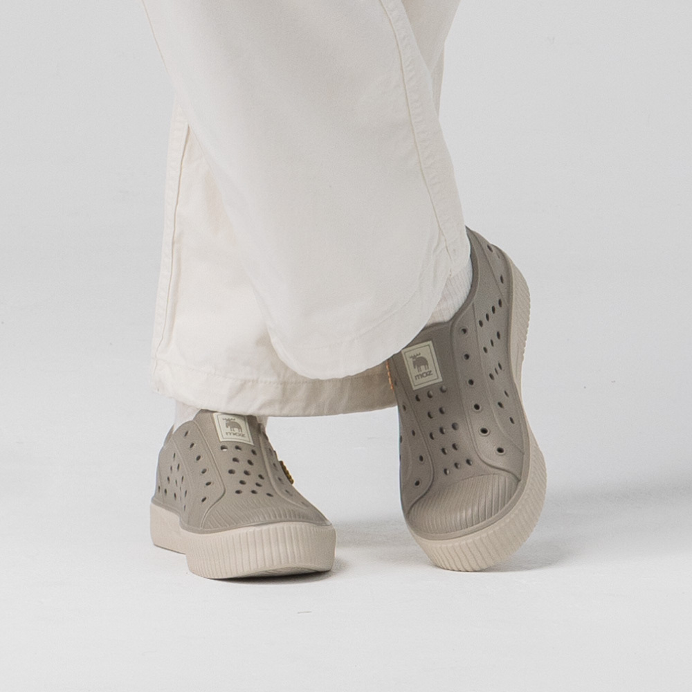 雙色洞洞餅乾水鞋 (沙丘灰)