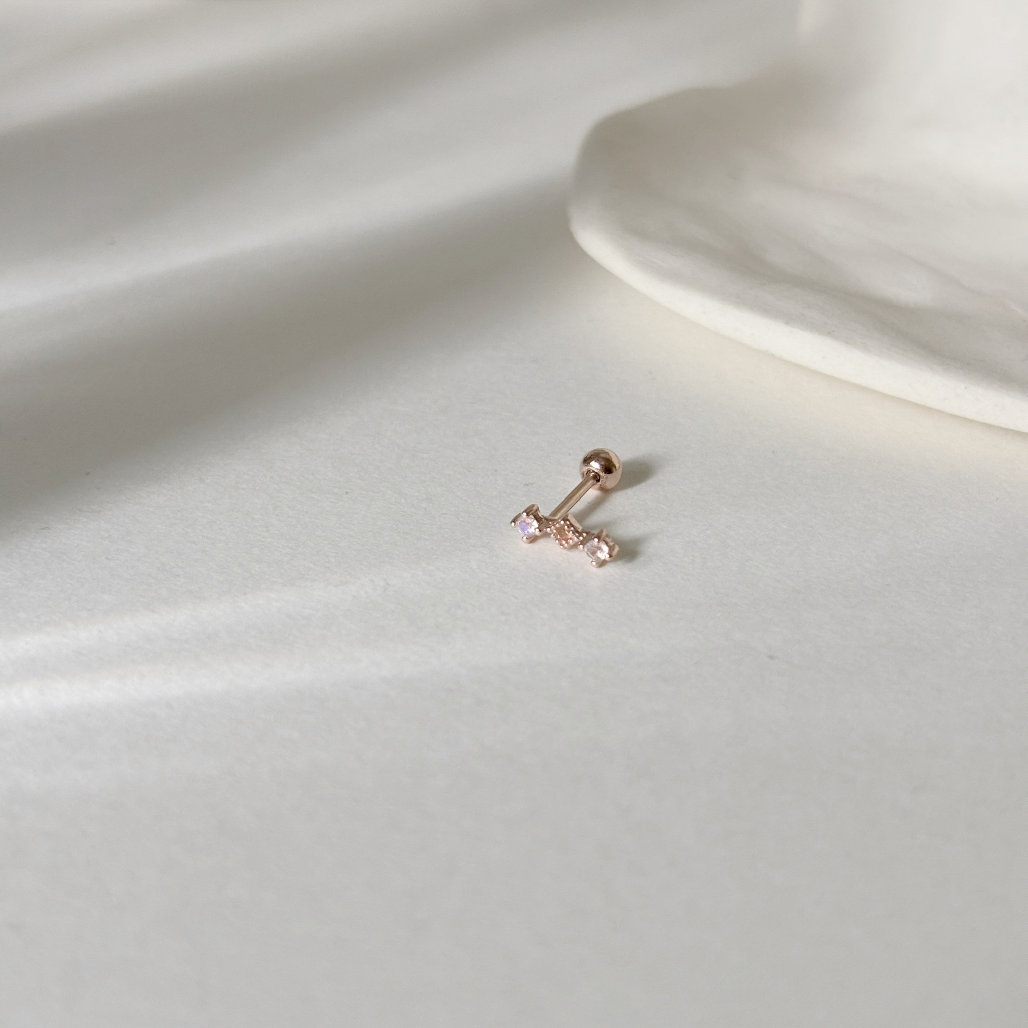 簍空菱形月光石轉珠耳環