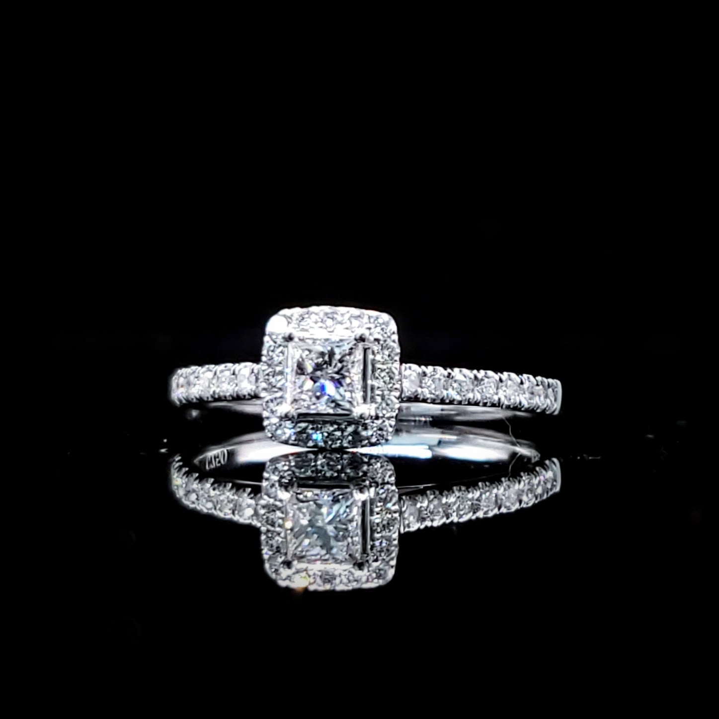 18K White Gold 0.43ct Princess Cut Diamond Ring