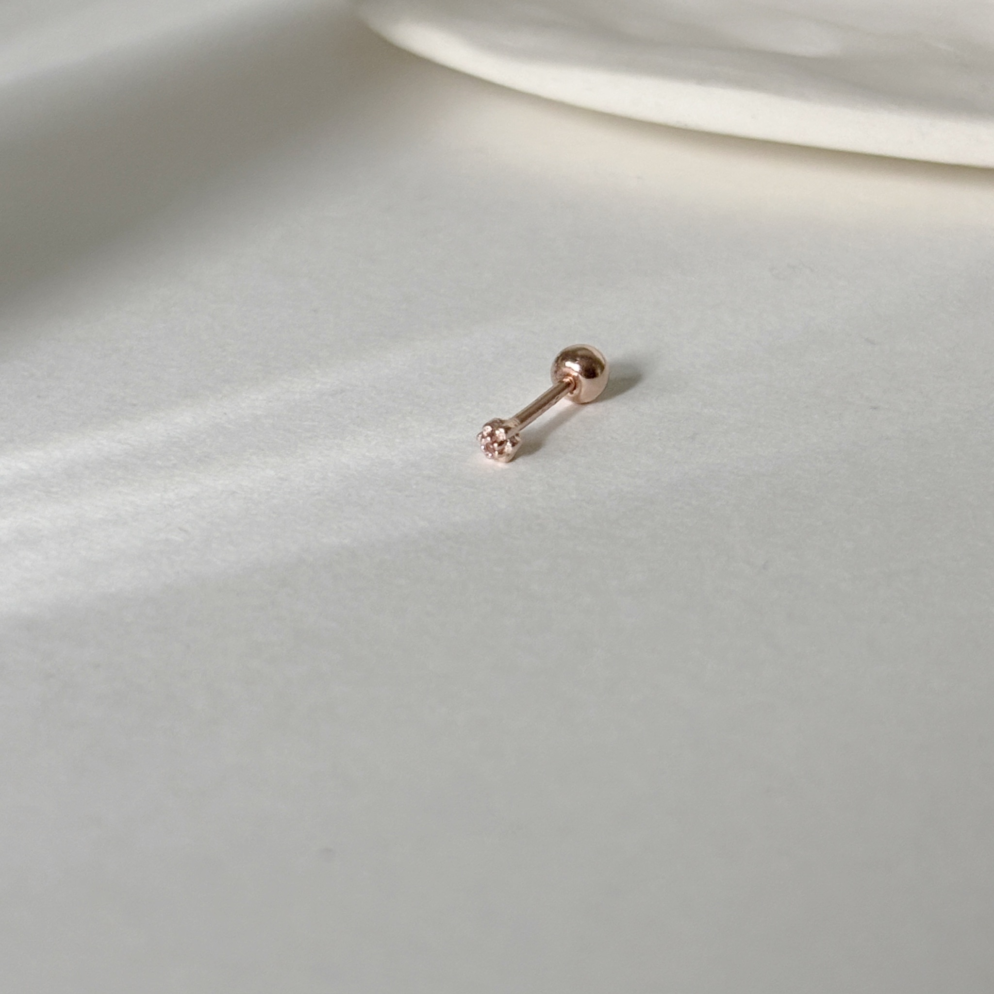 超迷你小花白托帕石轉珠耳環