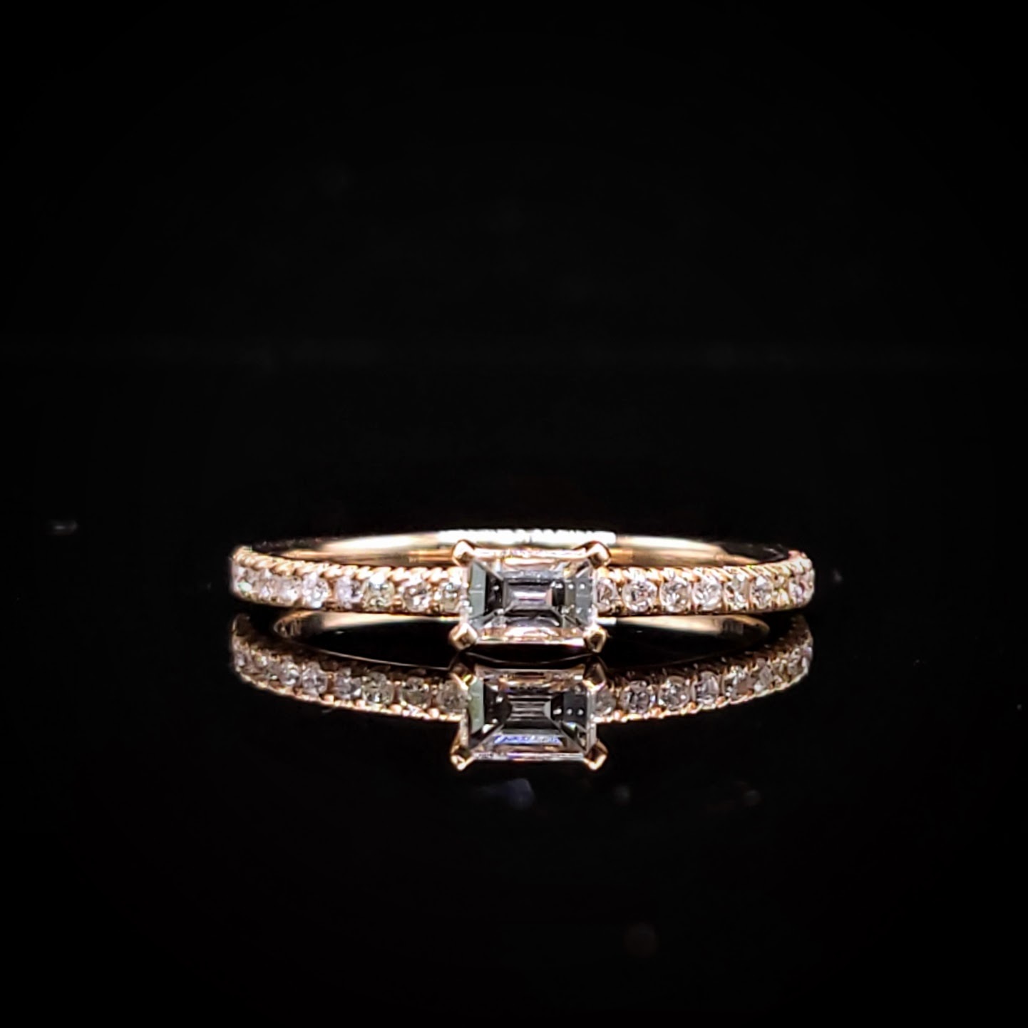 全新18K玫瑰金【單粒20份方形鑽石】配小鑽共34份鑽石戒指