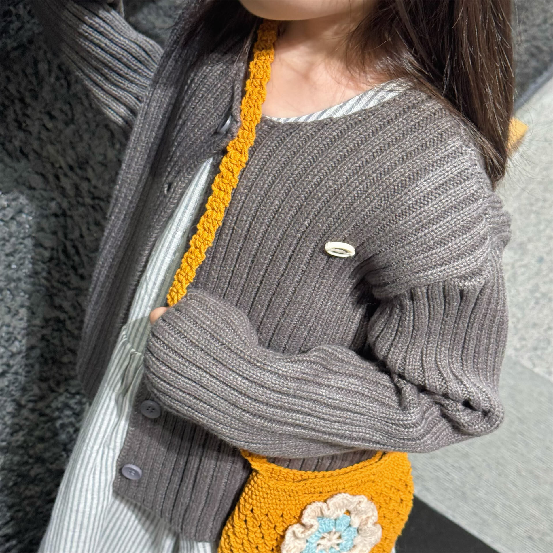 坑條愛心扣針織外套(80-130)