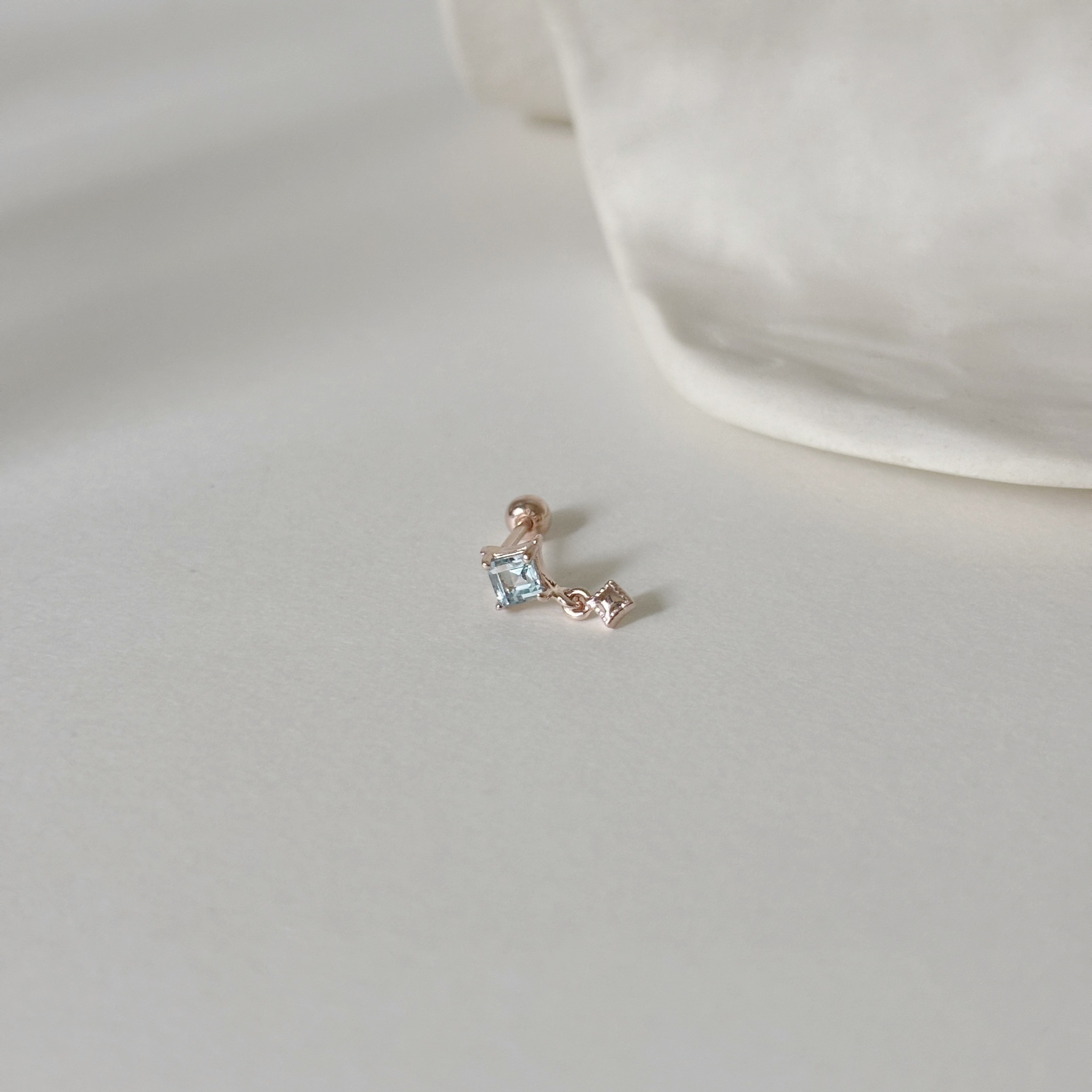 晃晃滾邊菱形托帕石轉珠耳環