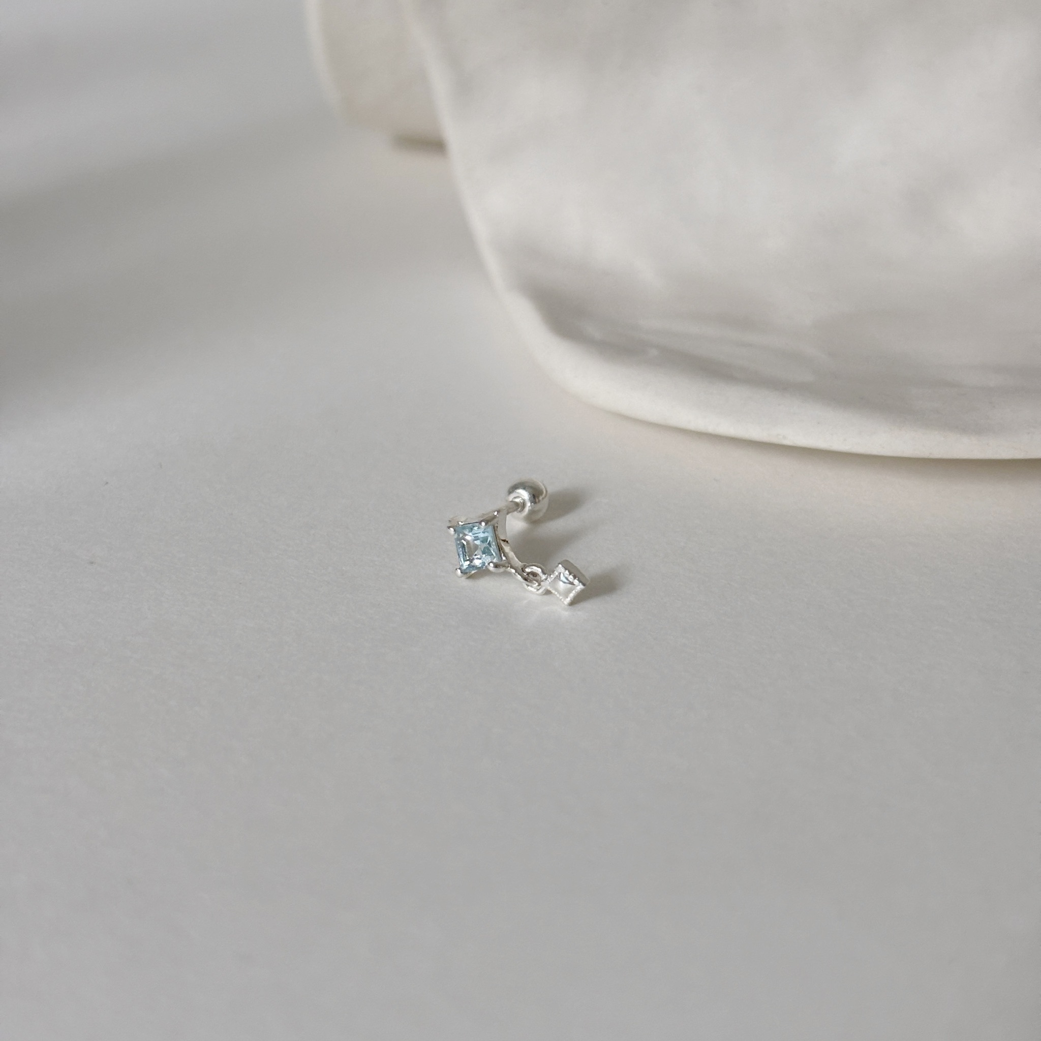 晃晃滾邊菱形托帕石轉珠耳環