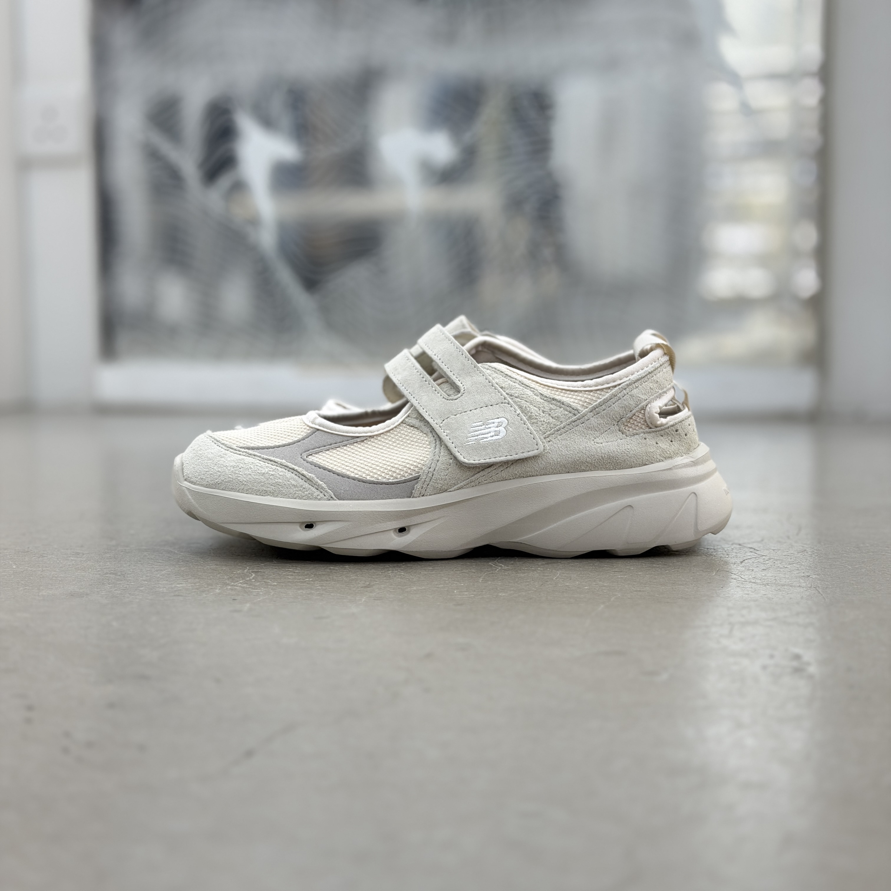 New Balance Breeze Suede- White