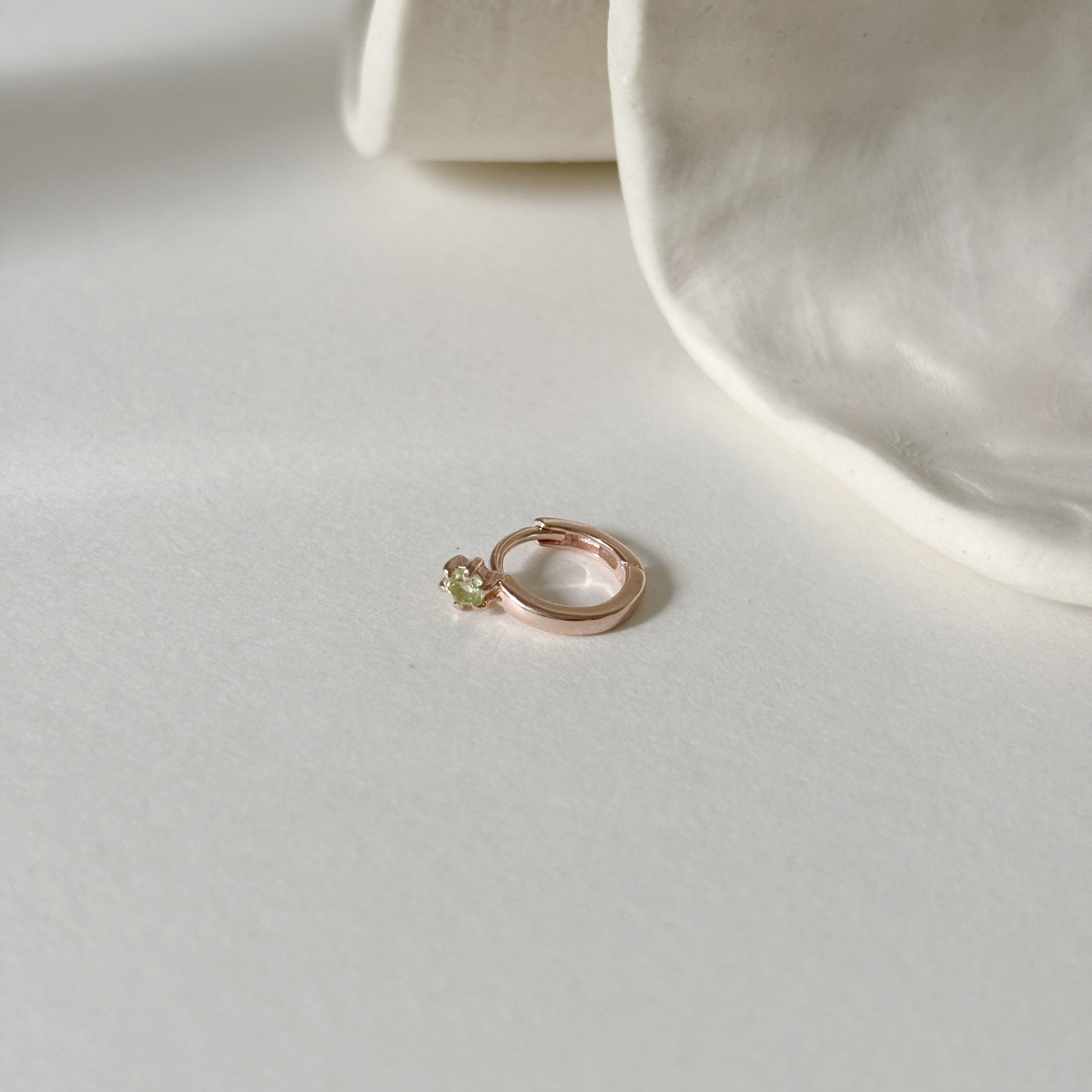 橄欖石貼耳式扣式耳圈