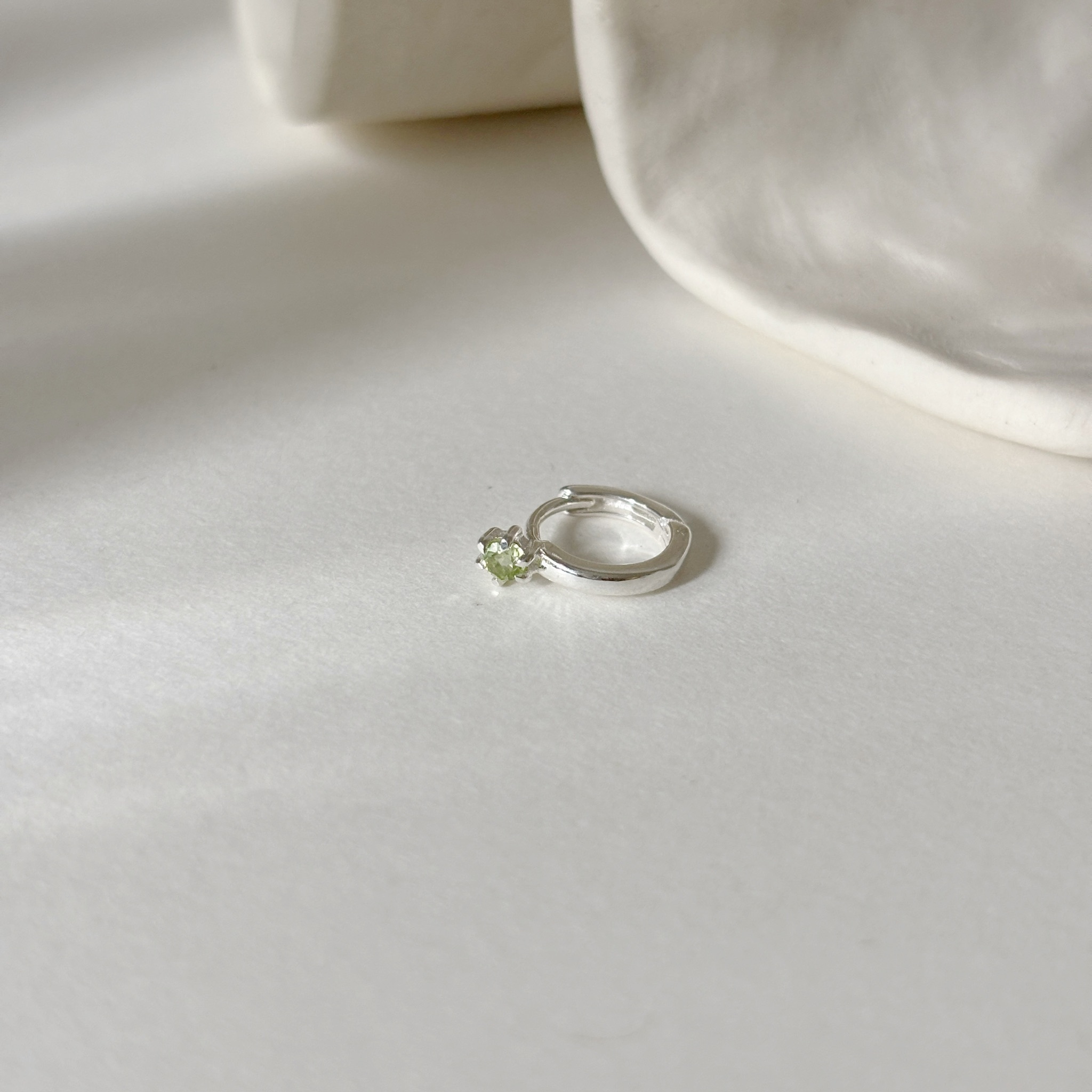 橄欖石貼耳式扣式耳圈