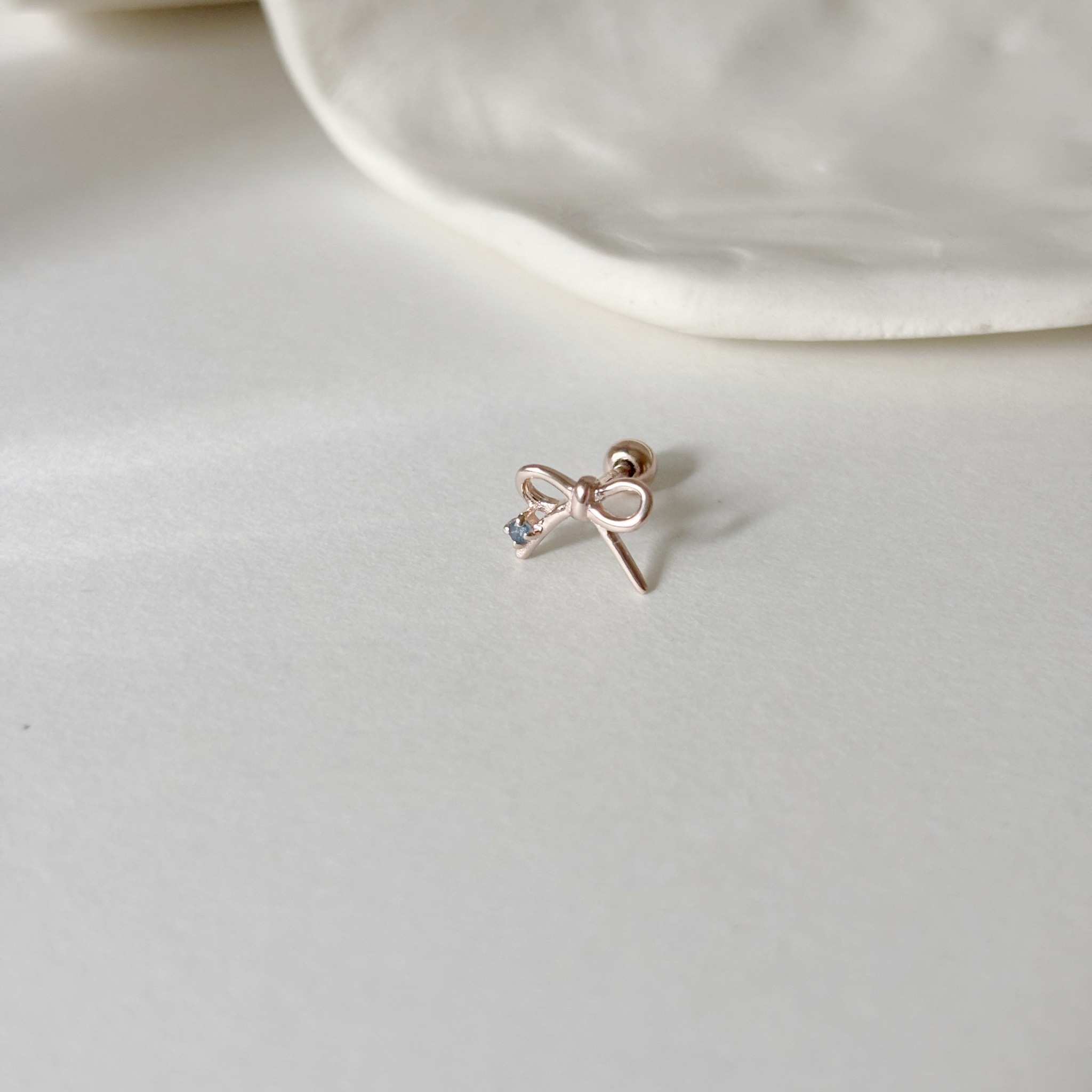 簍空蝴蝶結倫敦托帕石轉珠耳環