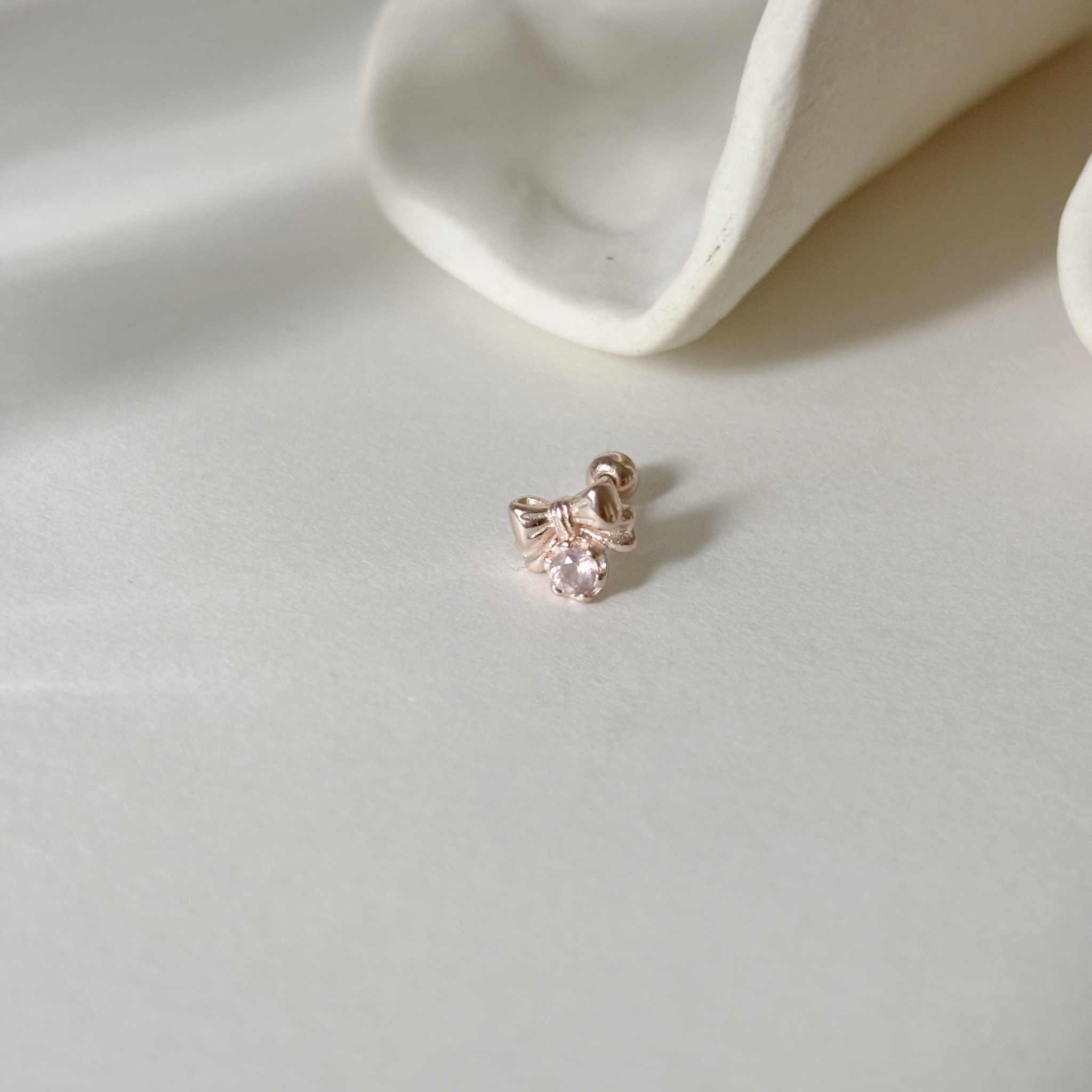 緞帶蝴蝶結六爪粉晶轉珠耳環