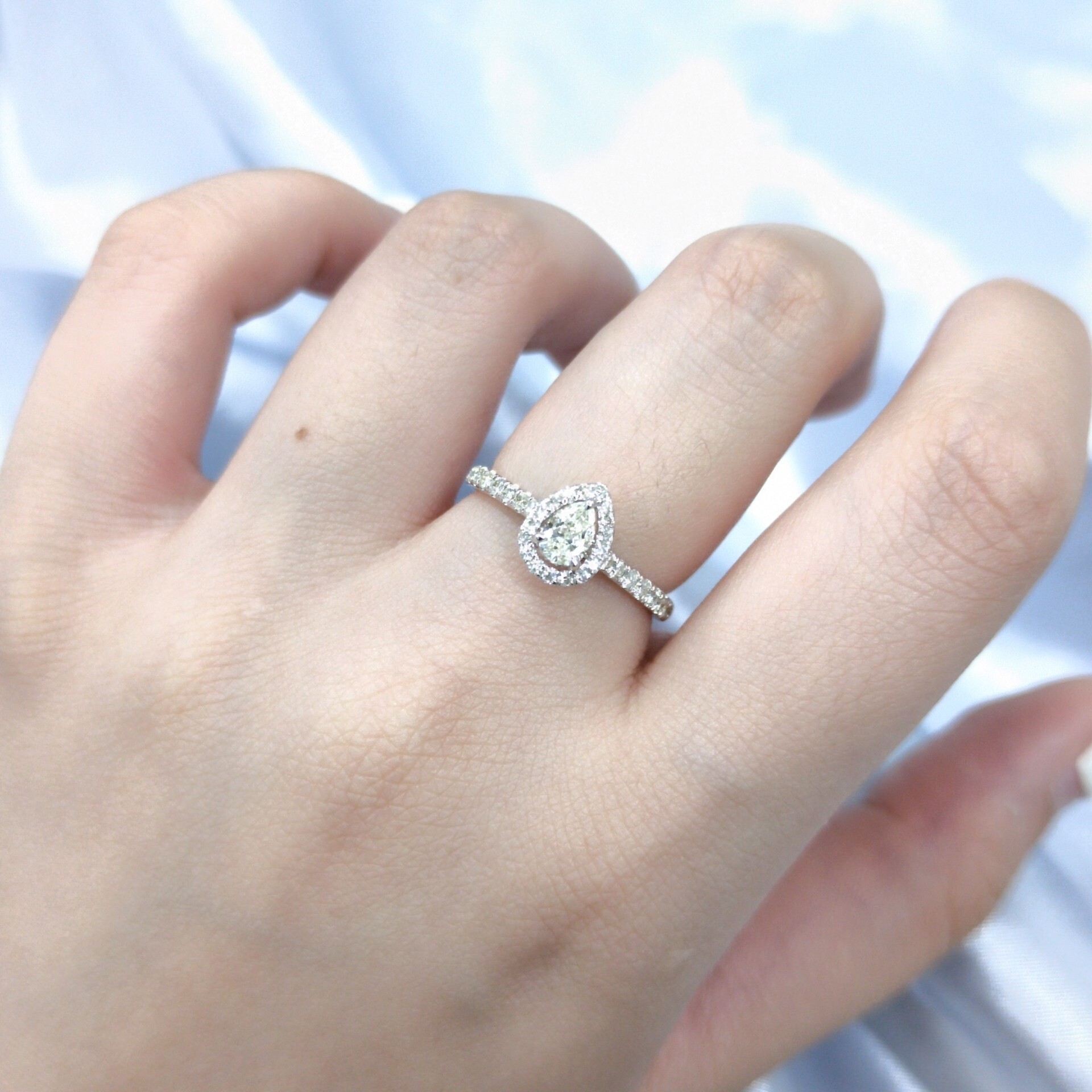 18K White Gold 0.51ct Pear Shaped Diamond Ring