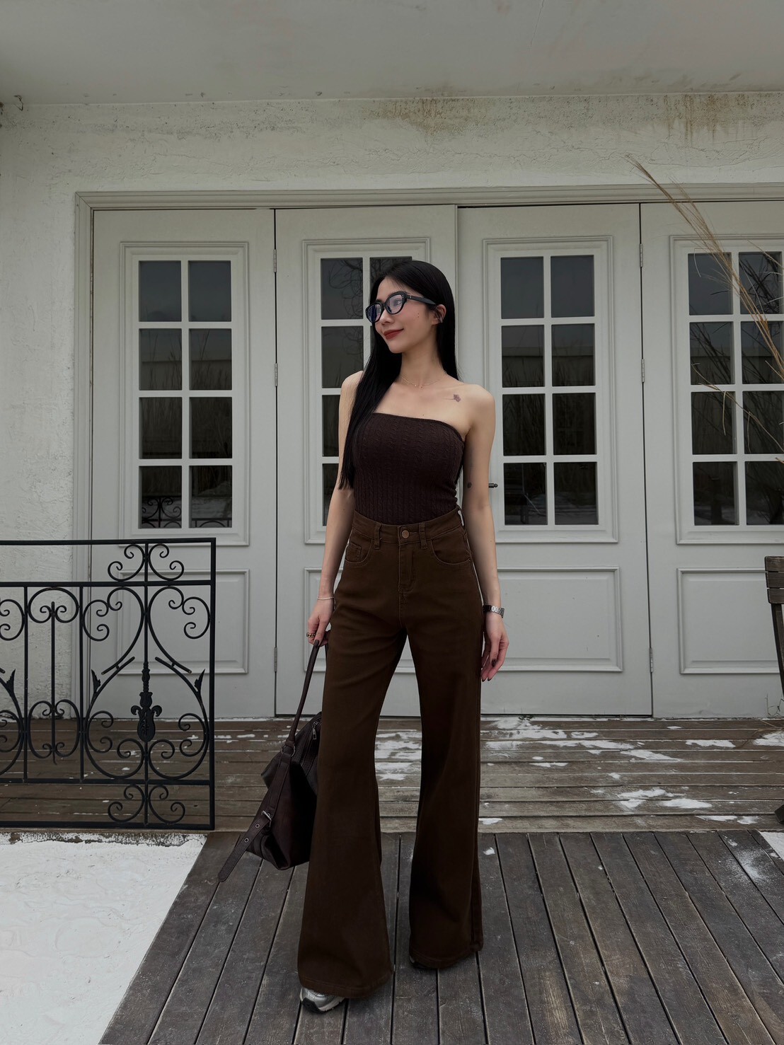 咖色系高腰牛仔喇叭褲