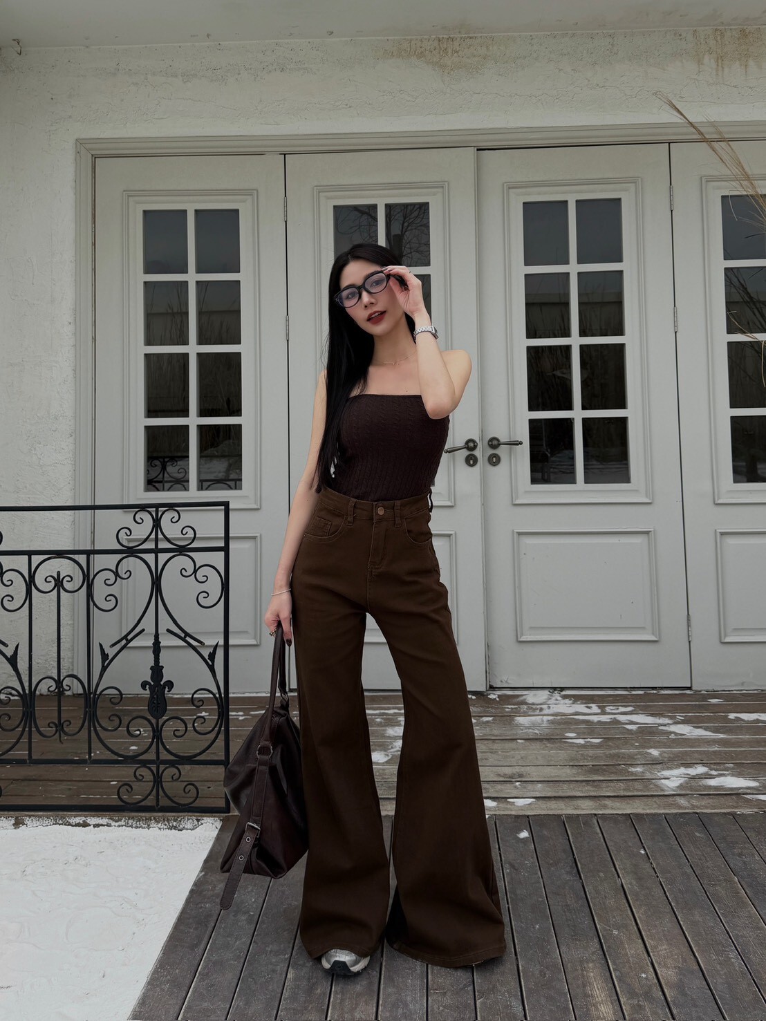 咖色系高腰牛仔喇叭褲