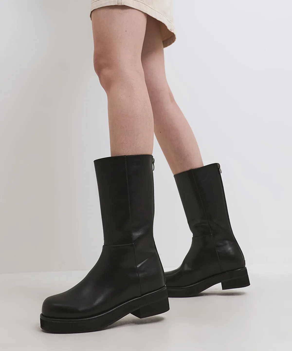 SALT AND CHOCOLATE Round Toe Middle Boots