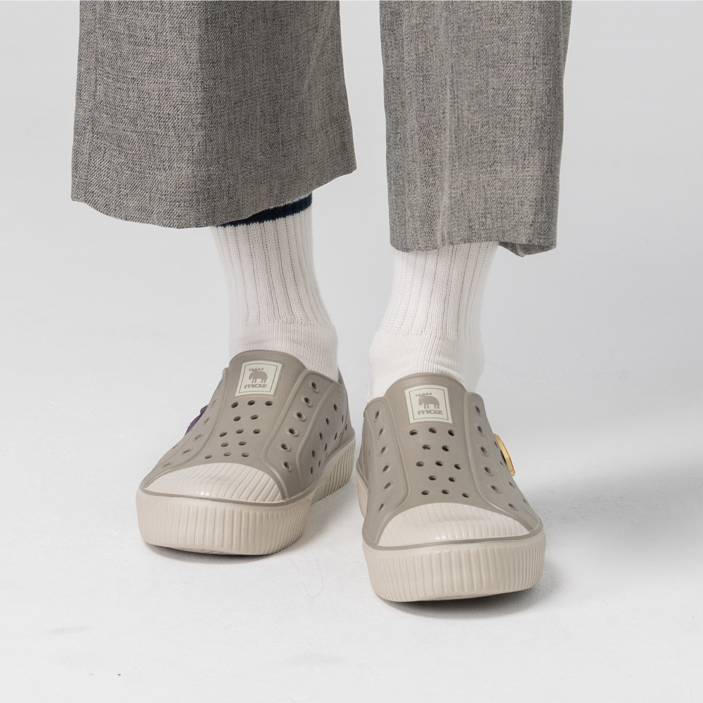 雙色洞洞餅乾水鞋 (奶蓋沙丘灰)