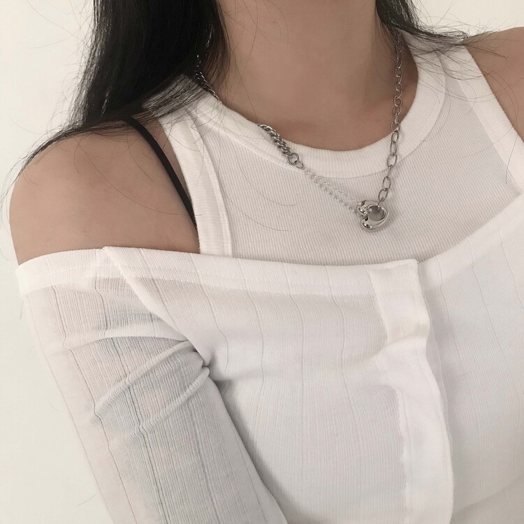 OFUSE - heart hole necklace