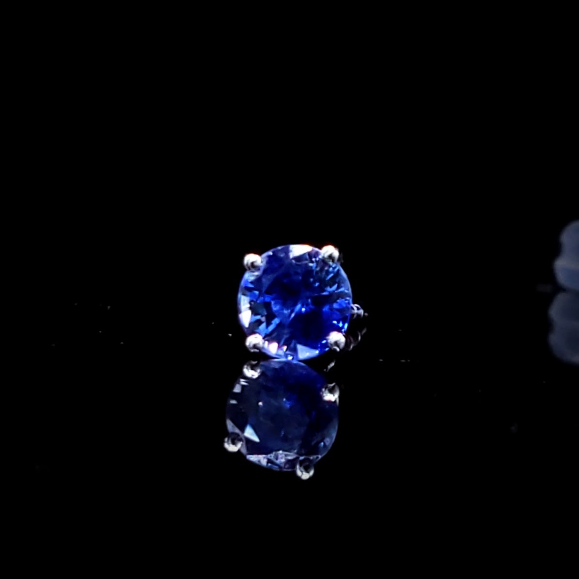 全新18K白金【主石74份藍寶石】單耳環