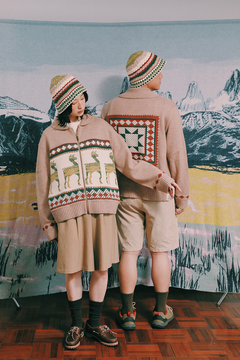 Guanaco Jacquard with Wooden Bead Trim Zip Knit Jacket