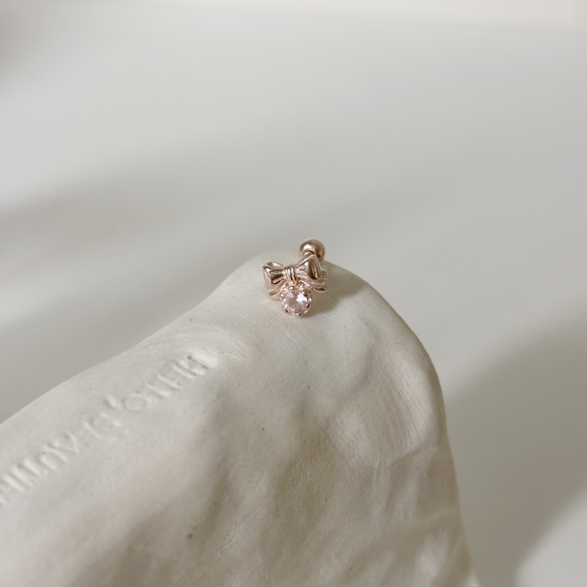 緞帶蝴蝶結六爪粉晶轉珠耳環