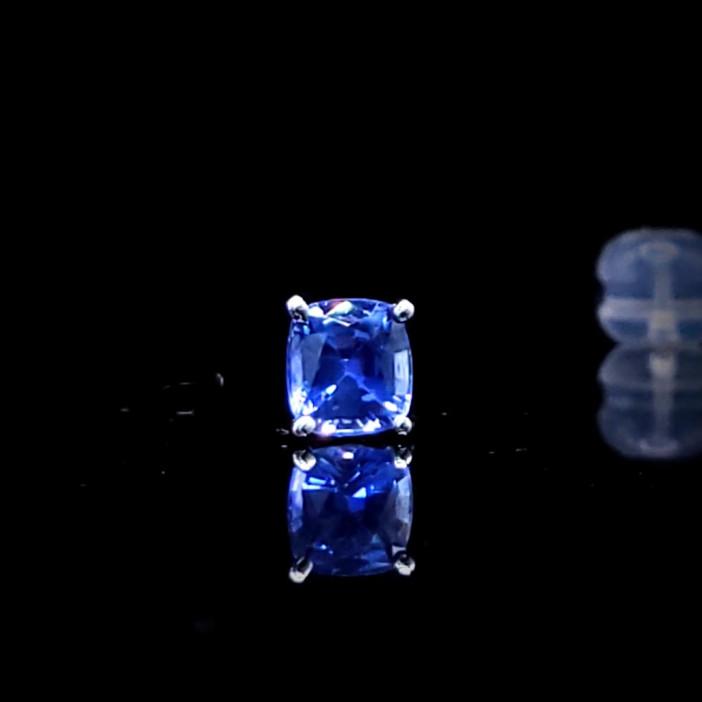 全新18K白金【主石62份藍寶石】單耳環