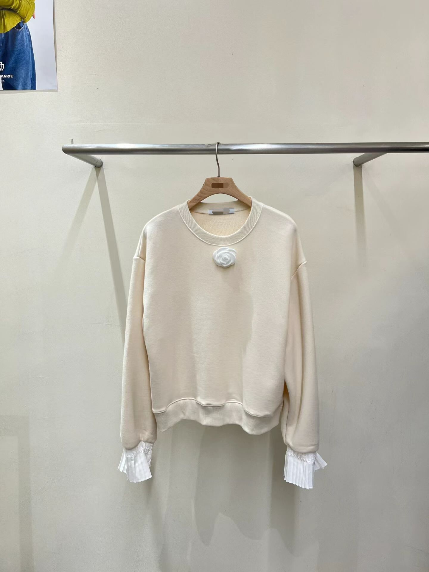 百褶袖落肩衛衣