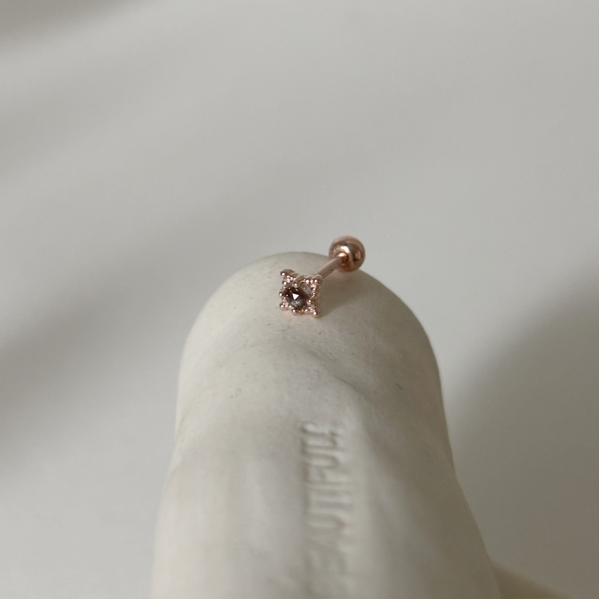 小星菱棕月光石轉珠耳環