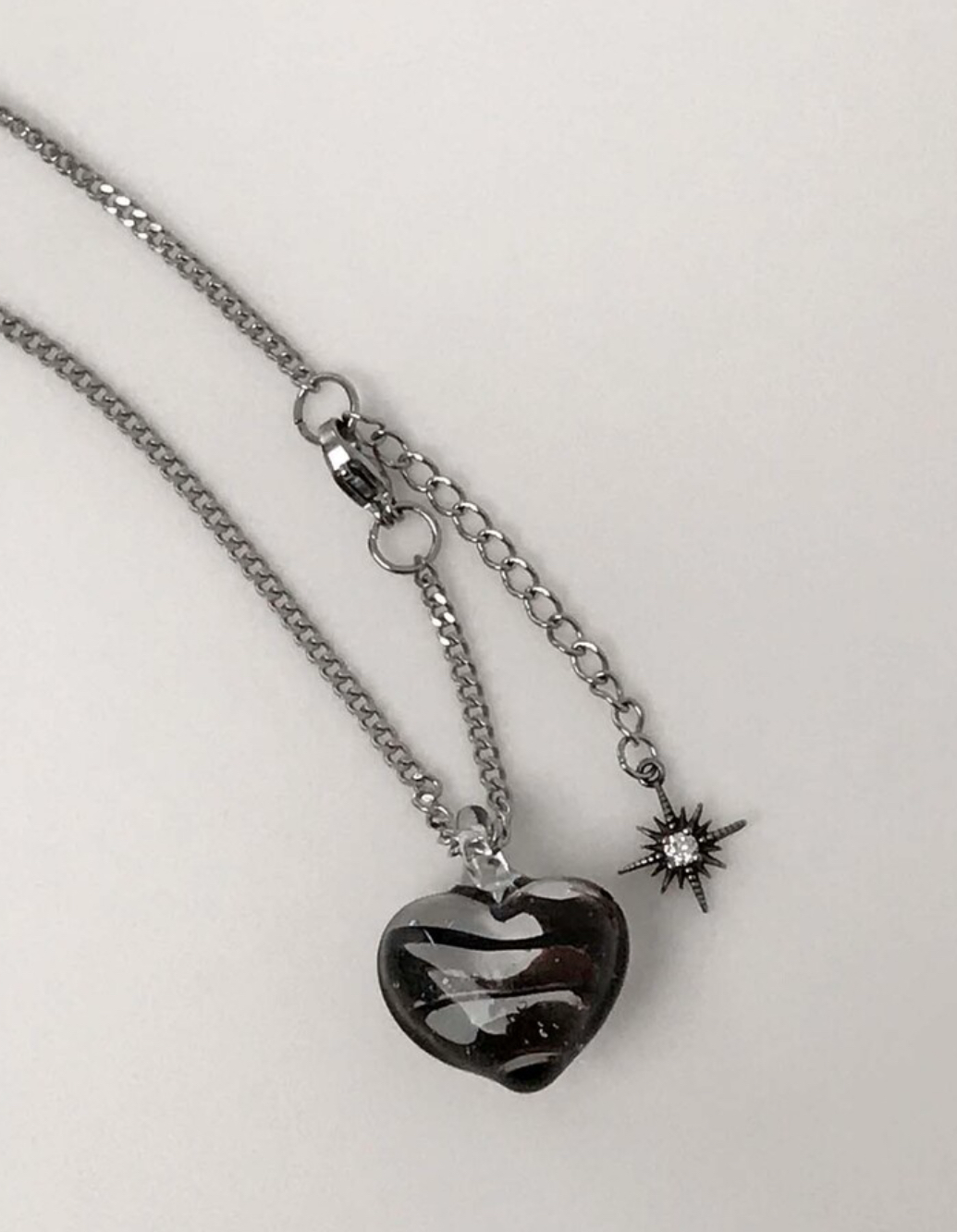 OFUSE - dark heart necklace