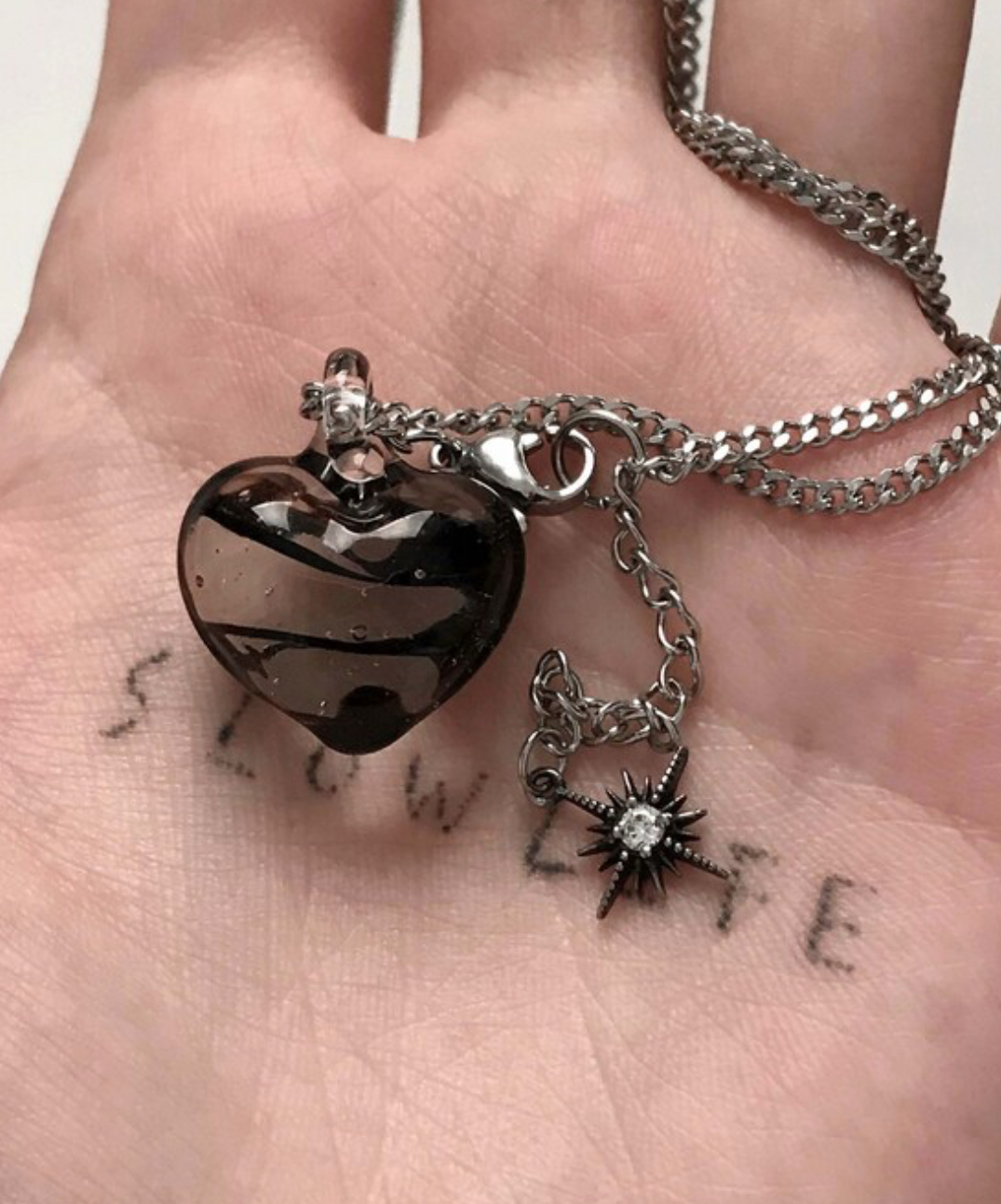 OFUSE - dark heart necklace