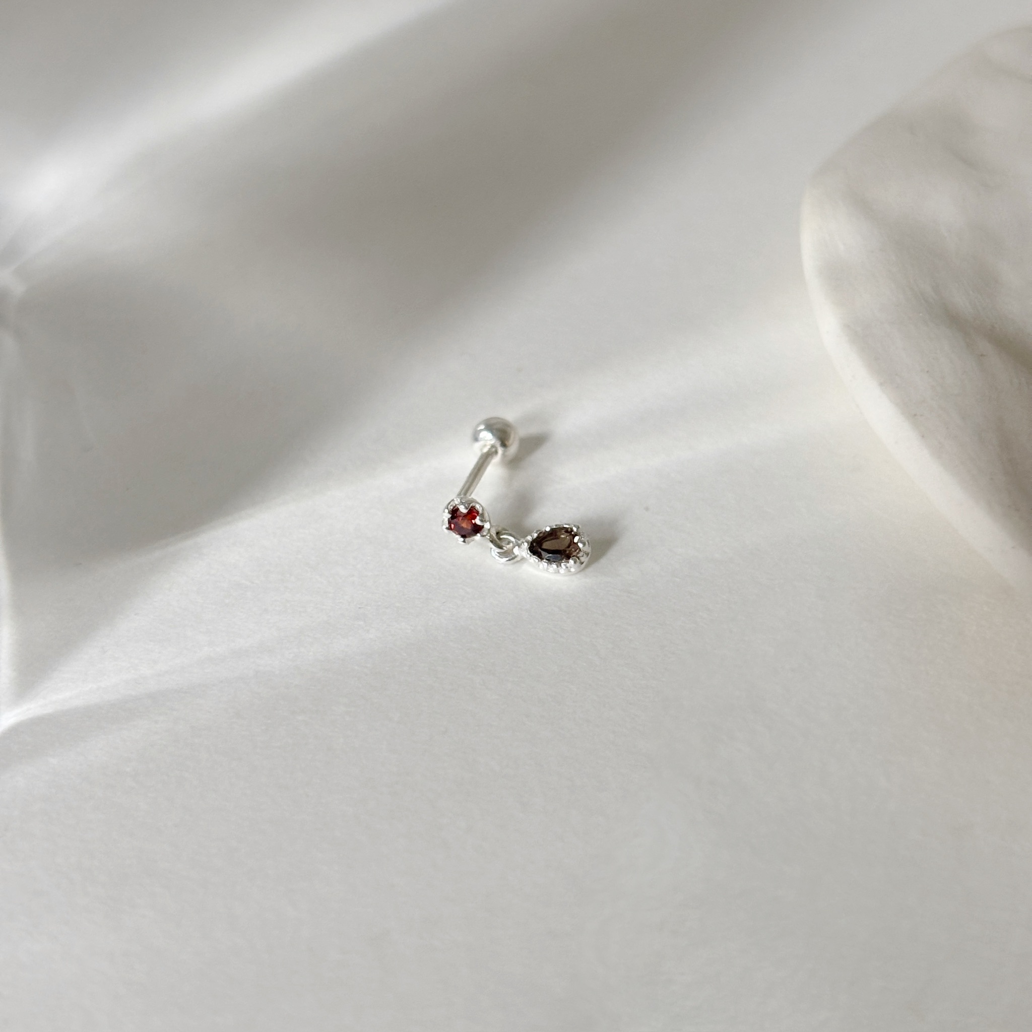 晃晃水滴石榴茶晶轉珠耳環