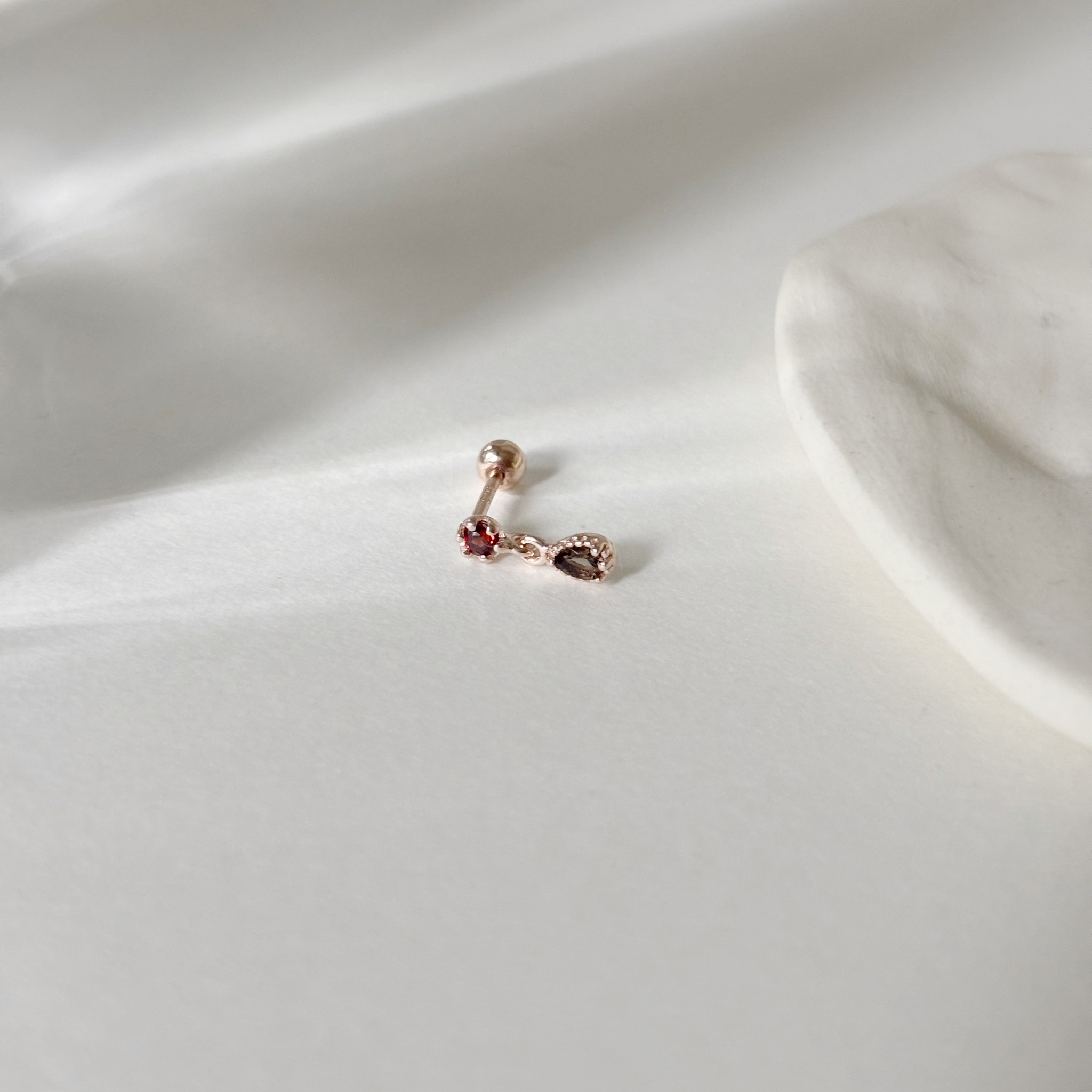 晃晃水滴石榴茶晶轉珠耳環