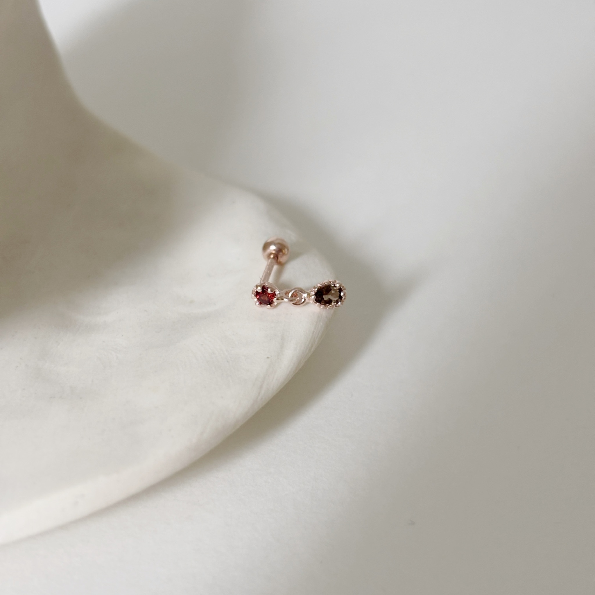 晃晃水滴石榴茶晶轉珠耳環