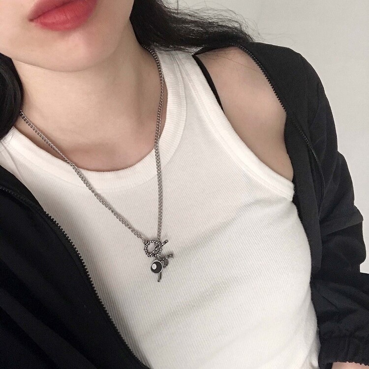 OFUSE - 8 gun necklace