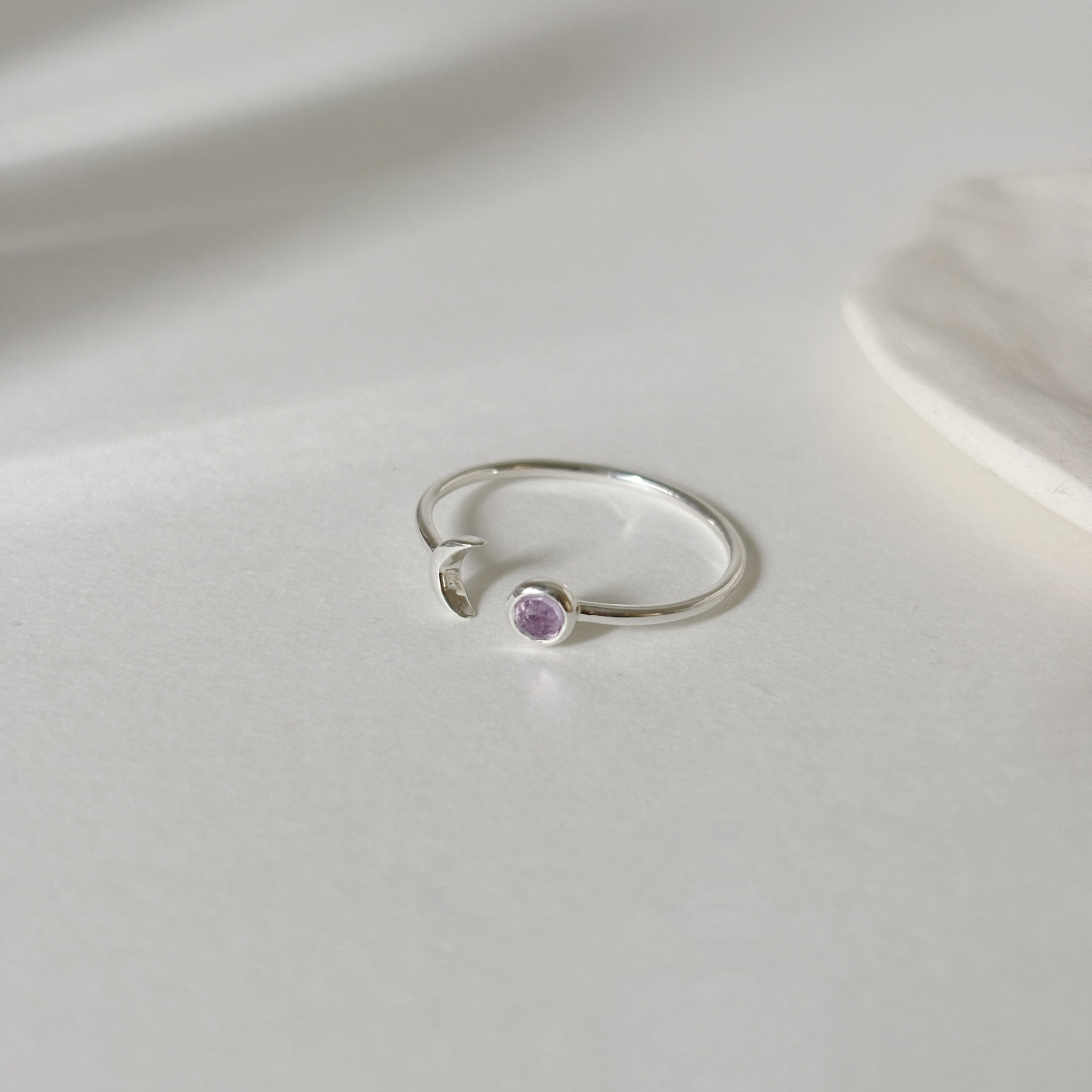 玫瑰切割紫水晶月亮可調戒指