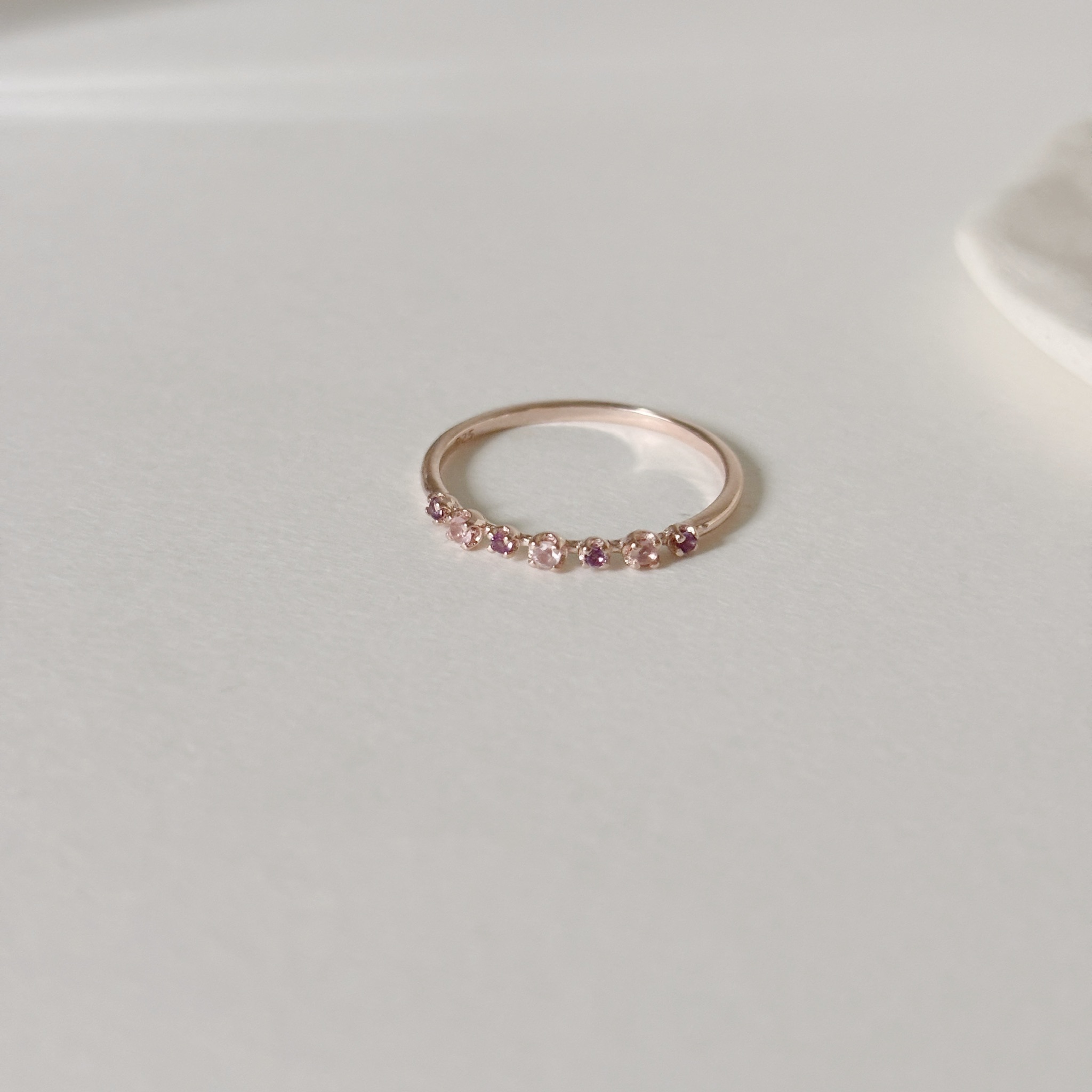 相間小花粉紫色系寶石戒指