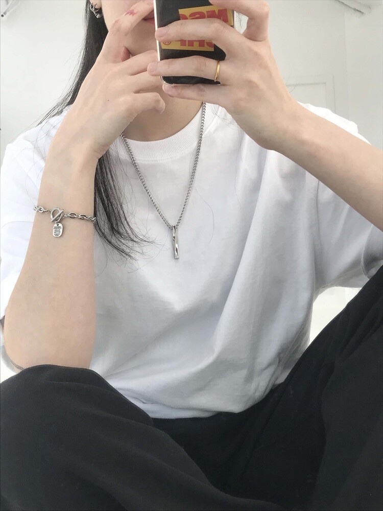 OFUSE - twist bar necklace