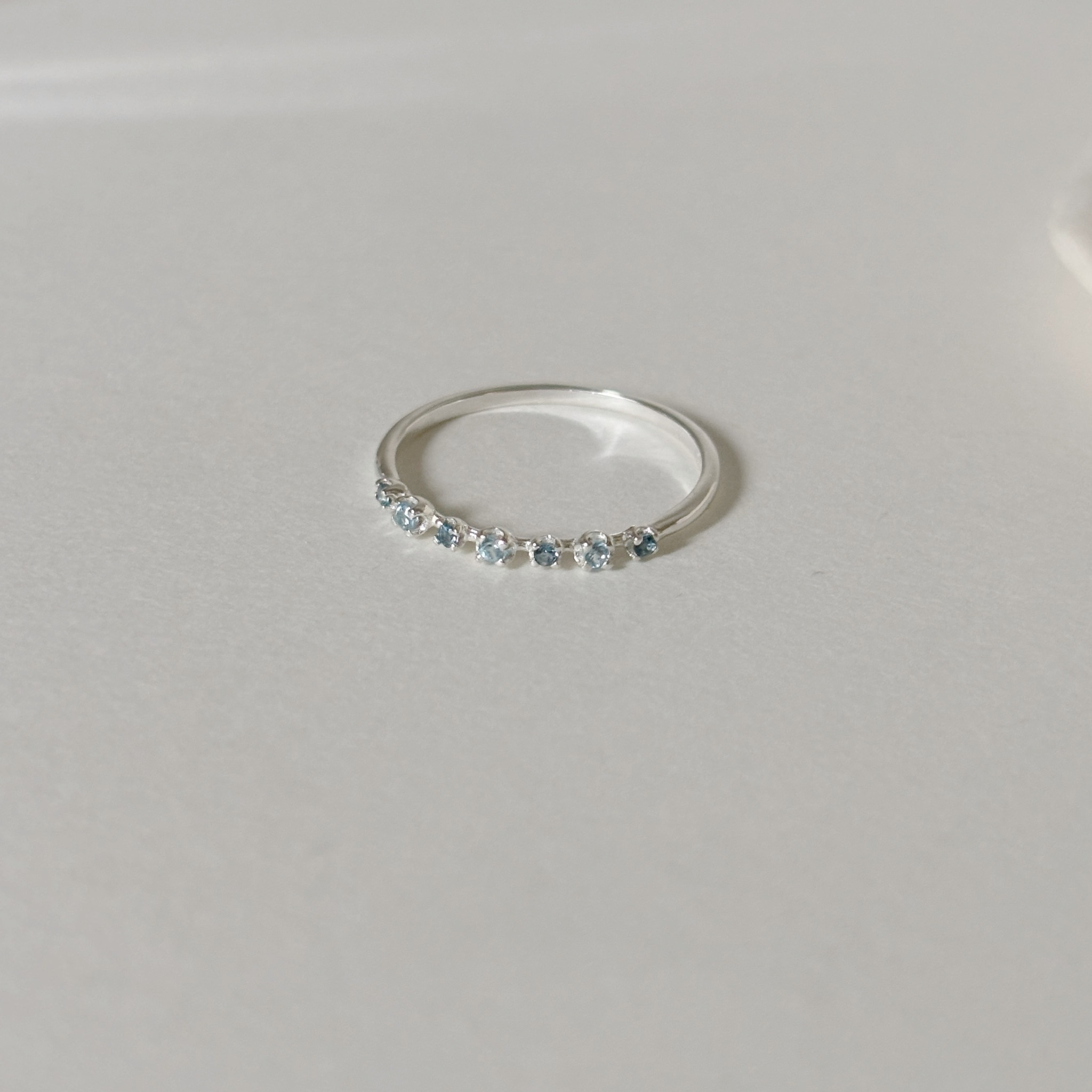 相間小花藍藍寶石戒指