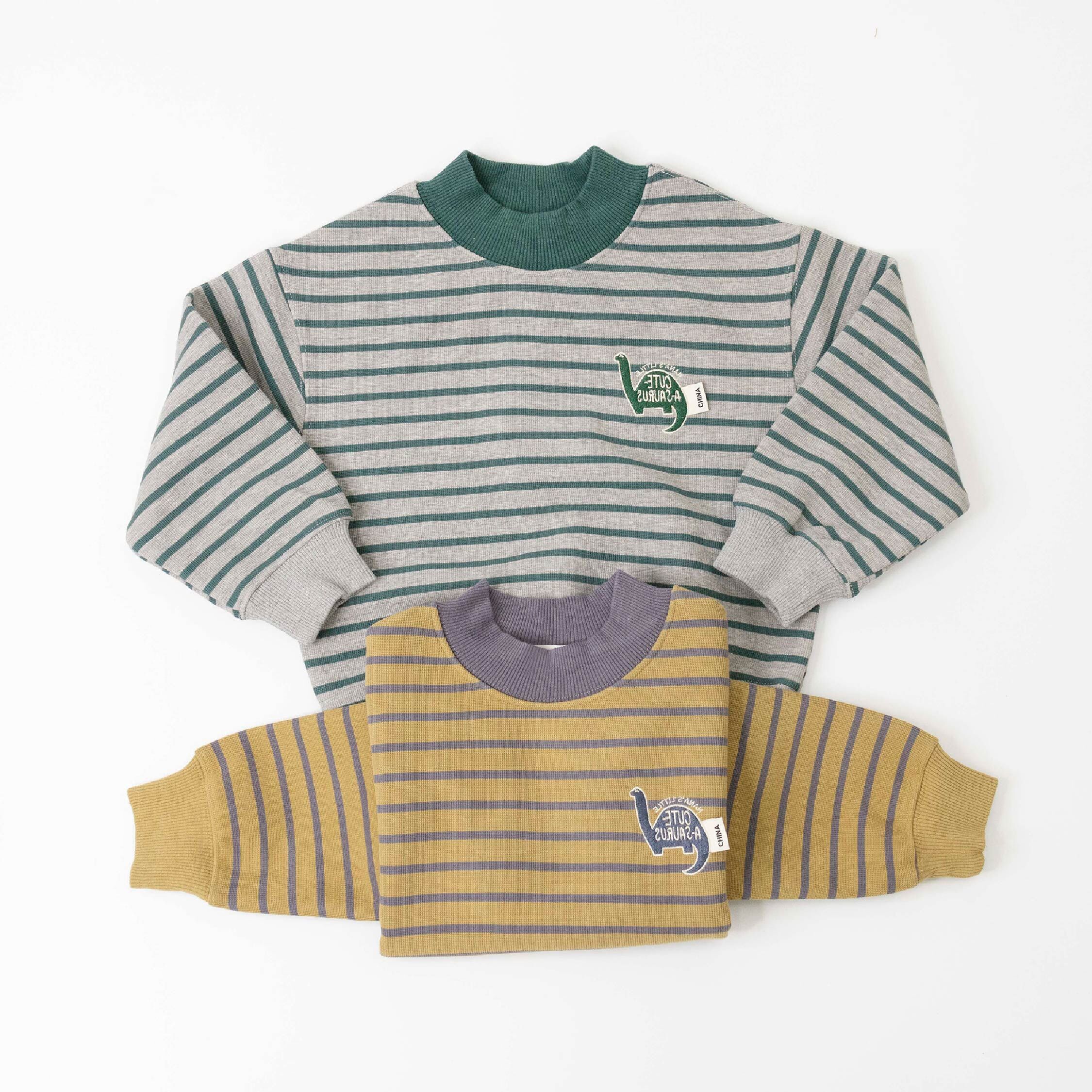 【H35470】刺繡恐龍橫條紋微立領上衣＊二色